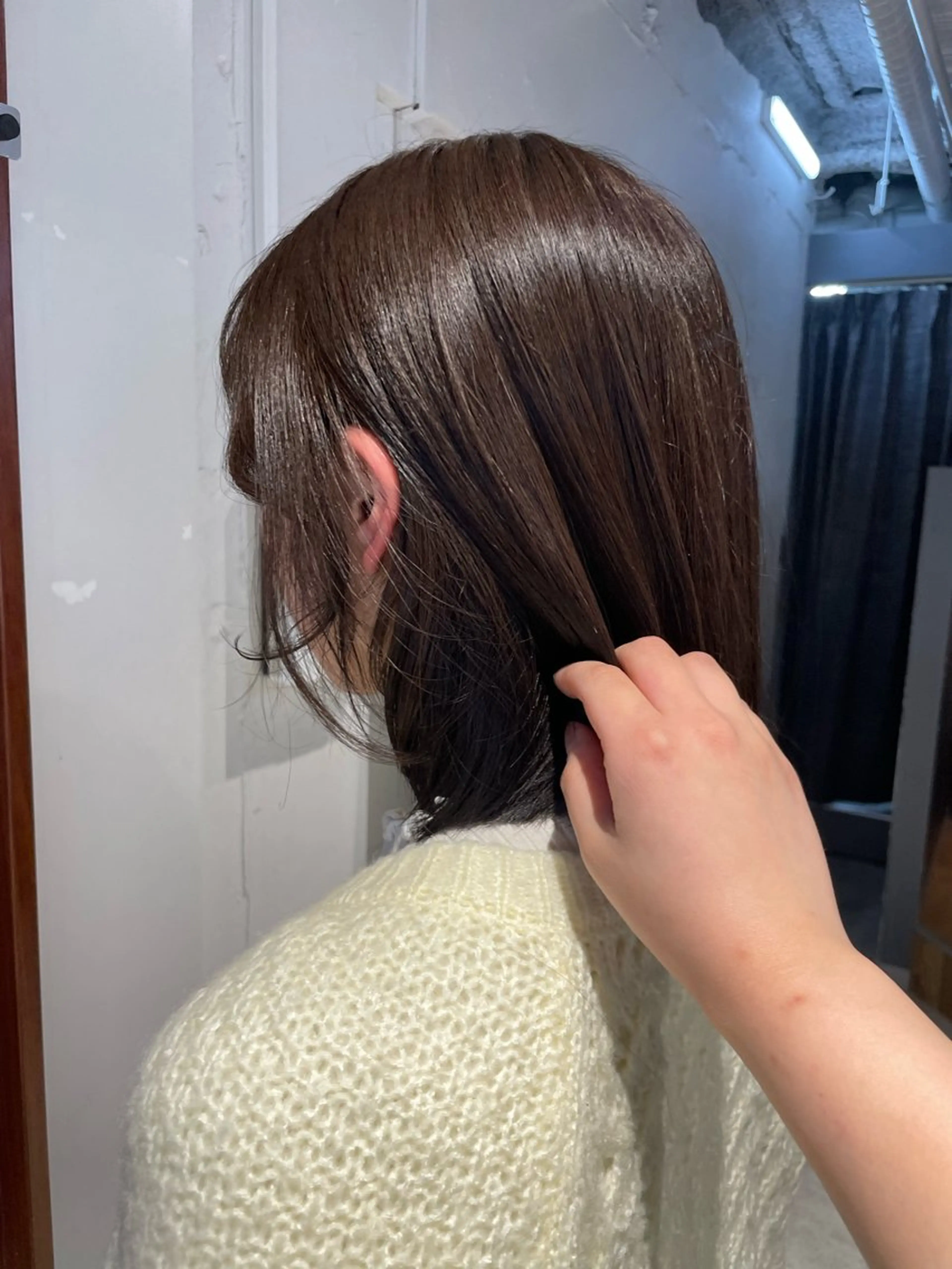 ミディアム カラー アッシュ アッシュブラウン ブリーチ ブラウンカラー 透明感カラー レイヤー×初 パーマ|hinakoのヘアスタイル