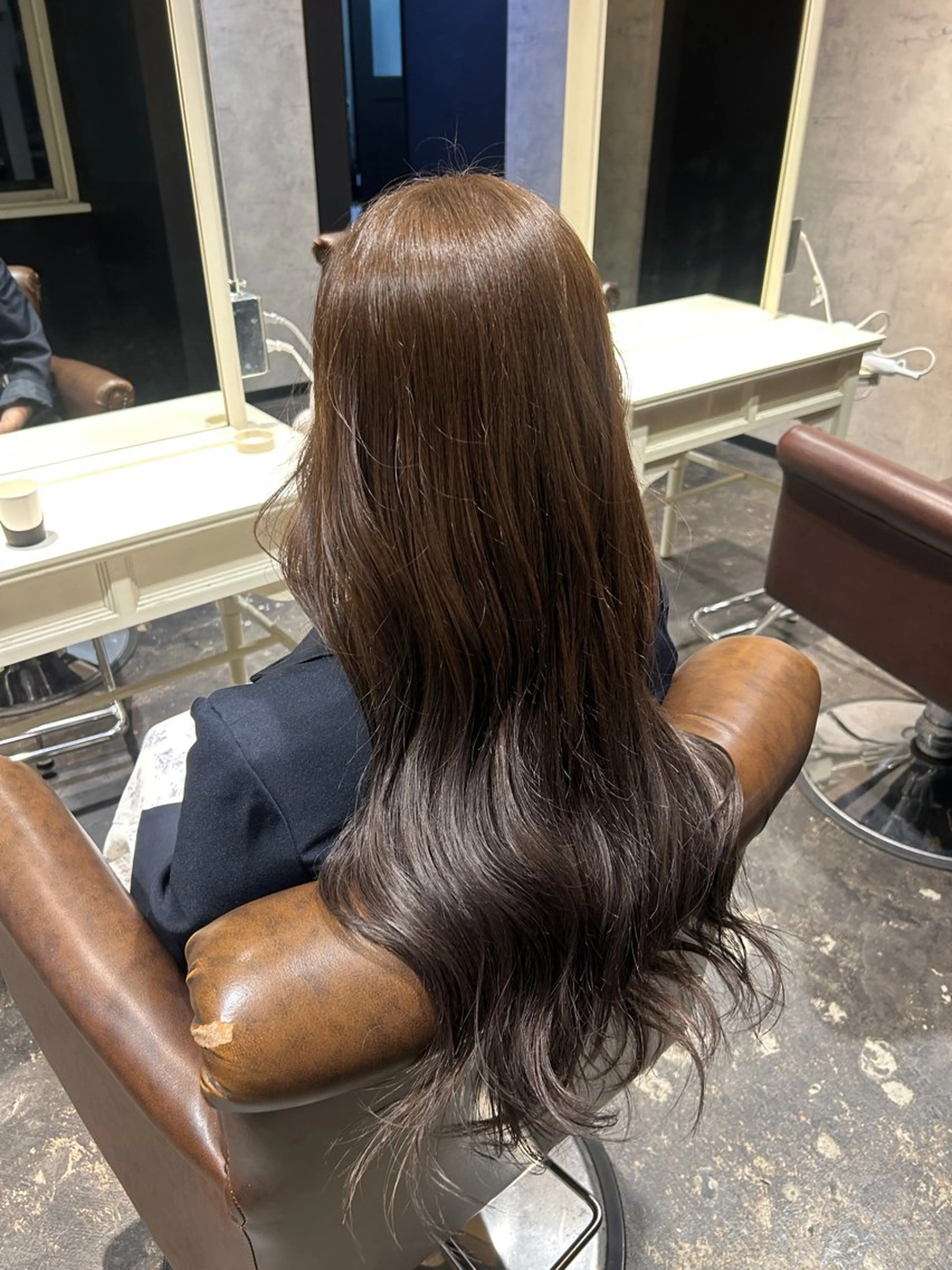 ロング ヘアカラー 朝飛 唯菜のヘアスタイル