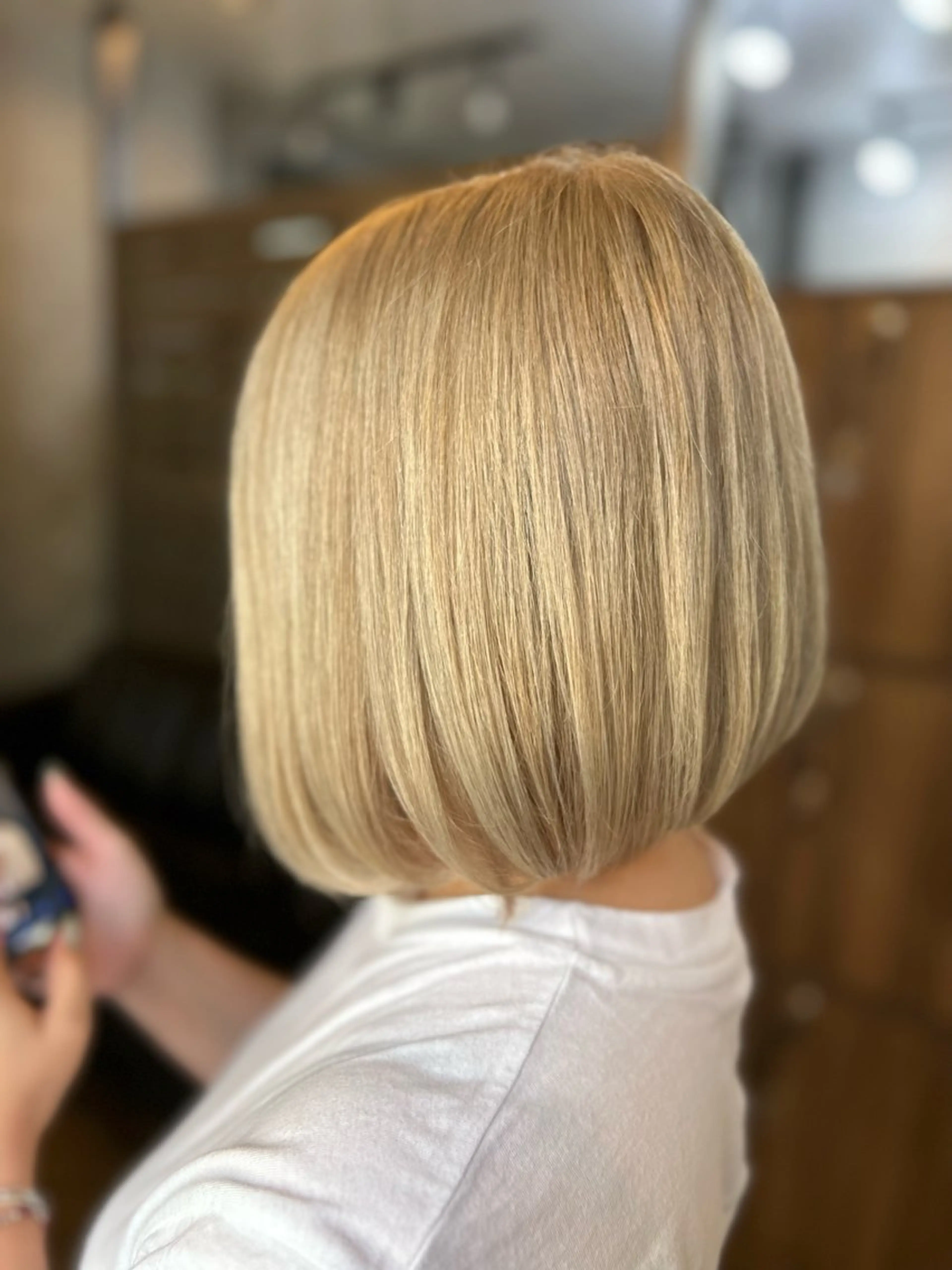 ミディアム 立川ブリーチ ハイトーンのヘアスタイル