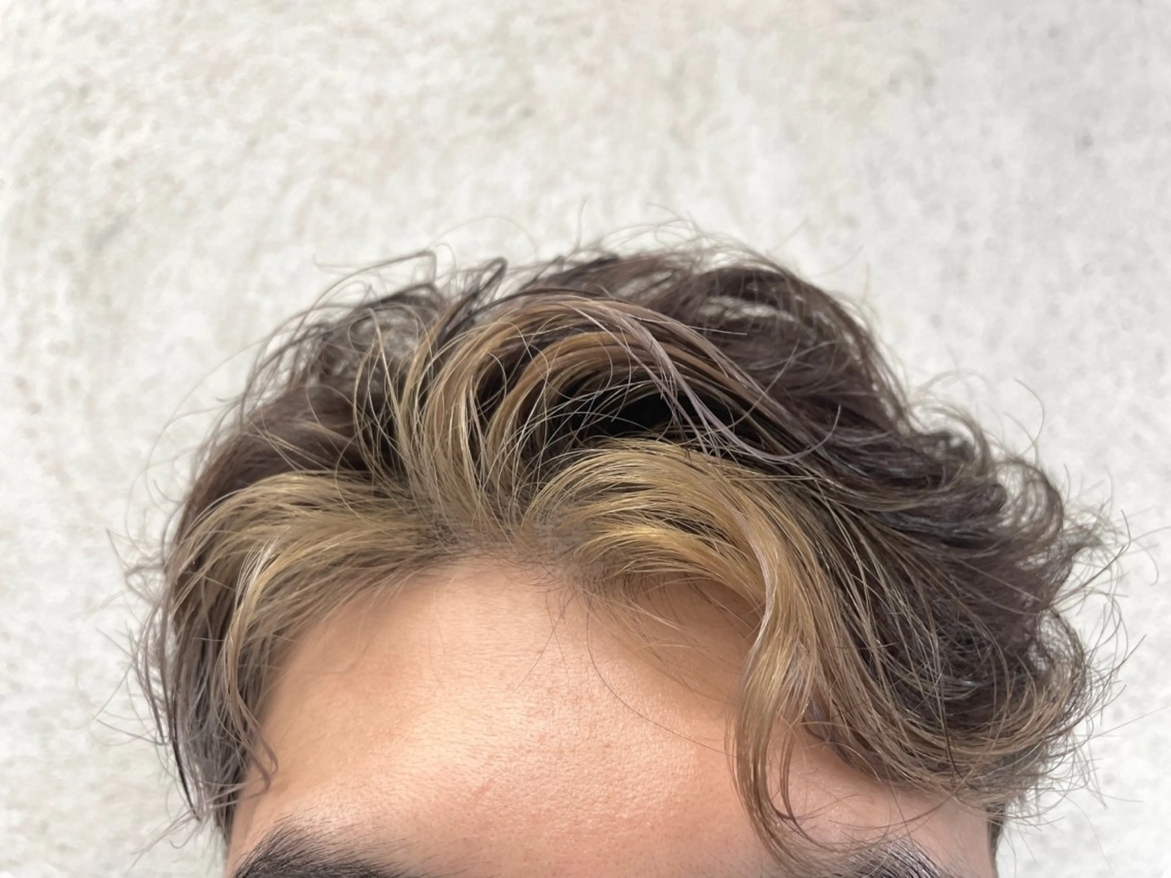 カラー メンズ メンズブリーチ ブリーチ ヘアカラー ヘッドスパ CALVINA所属・岡田 真綾のヘアスタイル