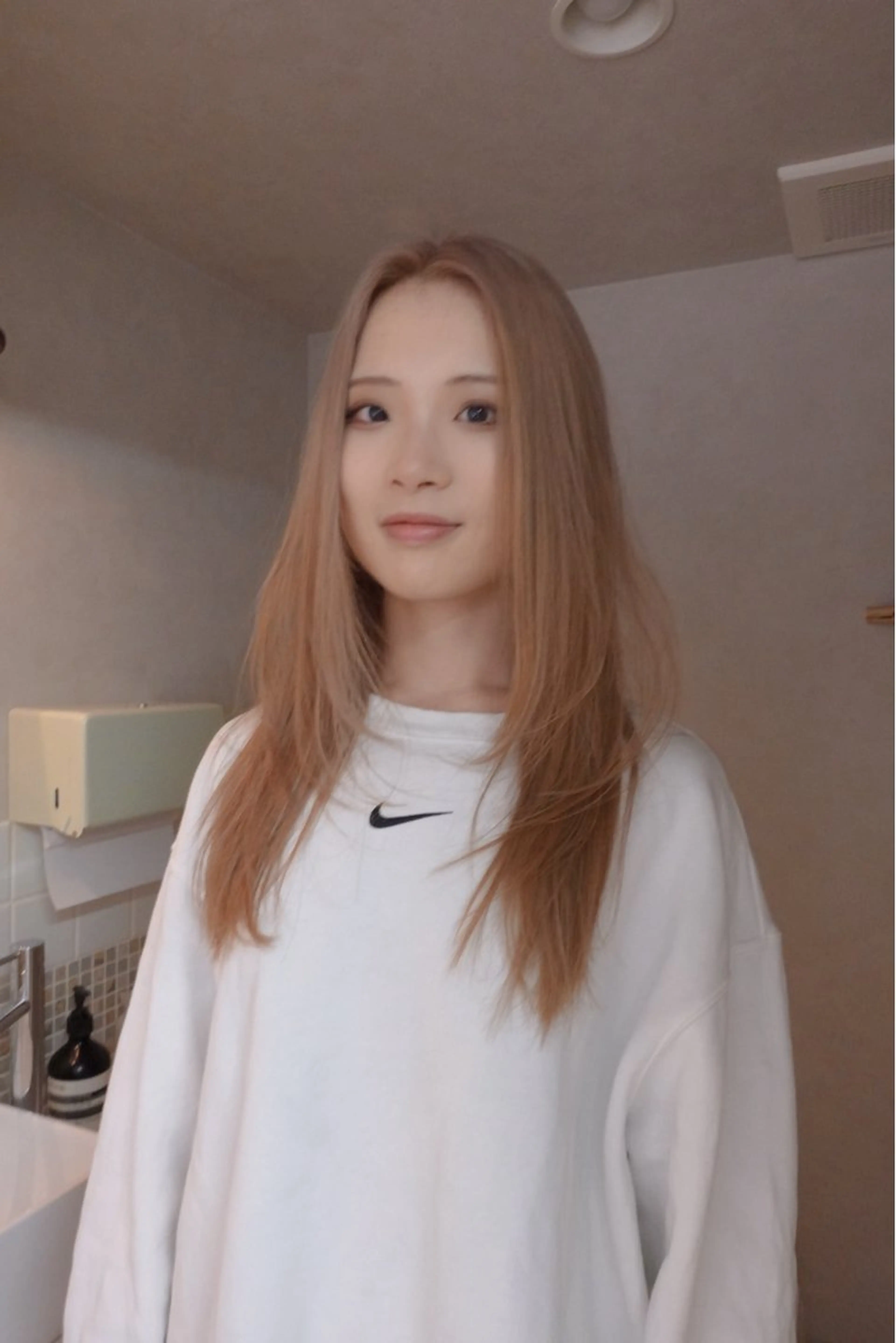 ロング カラー nishido ハイライト/パーマのヘアスタイル