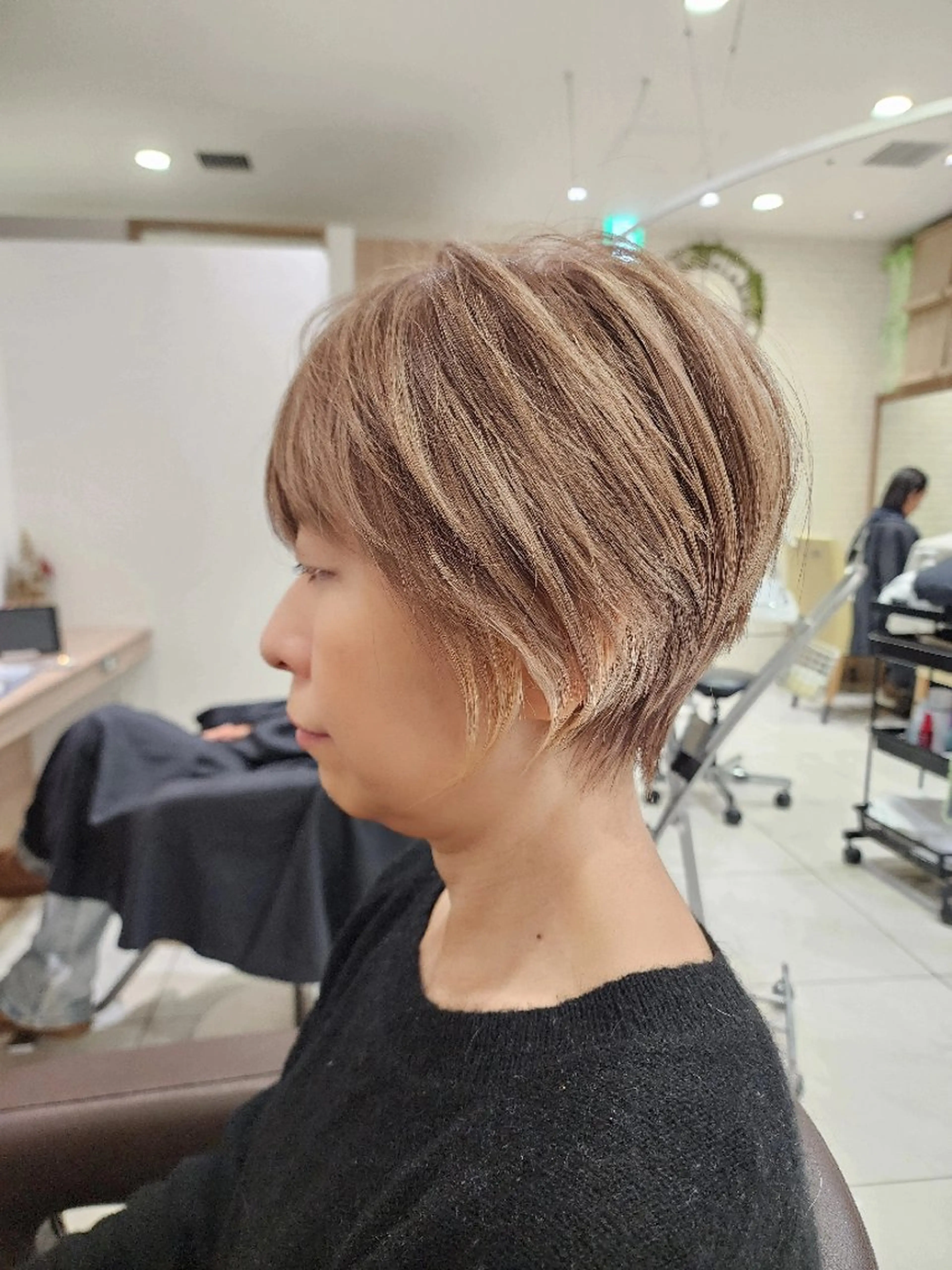 ショート カラー ベージュカラー ブリーチ イヤリングカラー ミルクティーベージュ 髪質改善 ヘアカラー 中村 和貴 ＜Ash津田沼＞のヘアスタイル