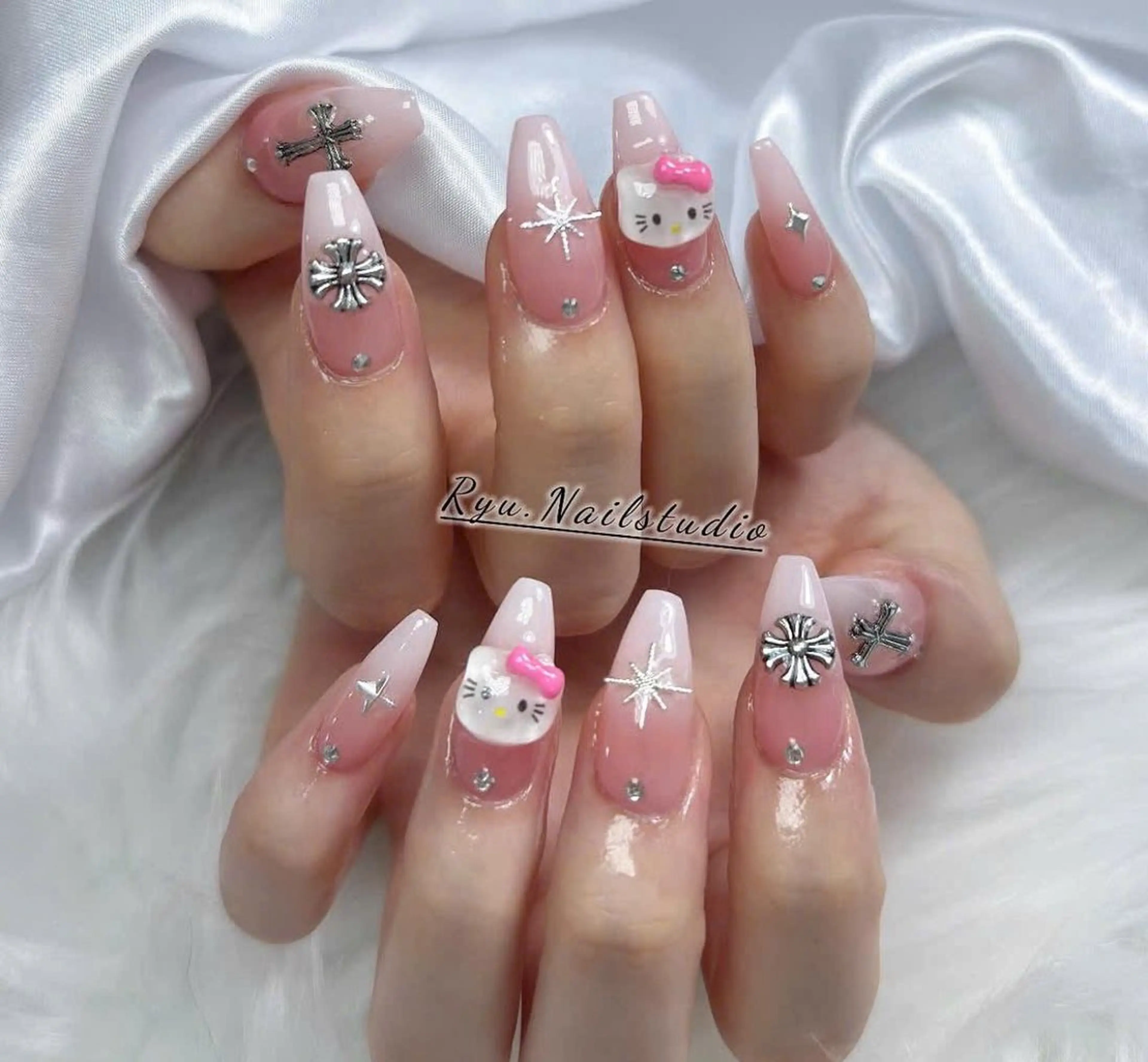 ネイル アートネイル フレンチネイル ジェルネイル キラキラネイル ニュアンスネイル Ryu Nail Studio所属・Ryu Nail YukiChanのネイルデザイン