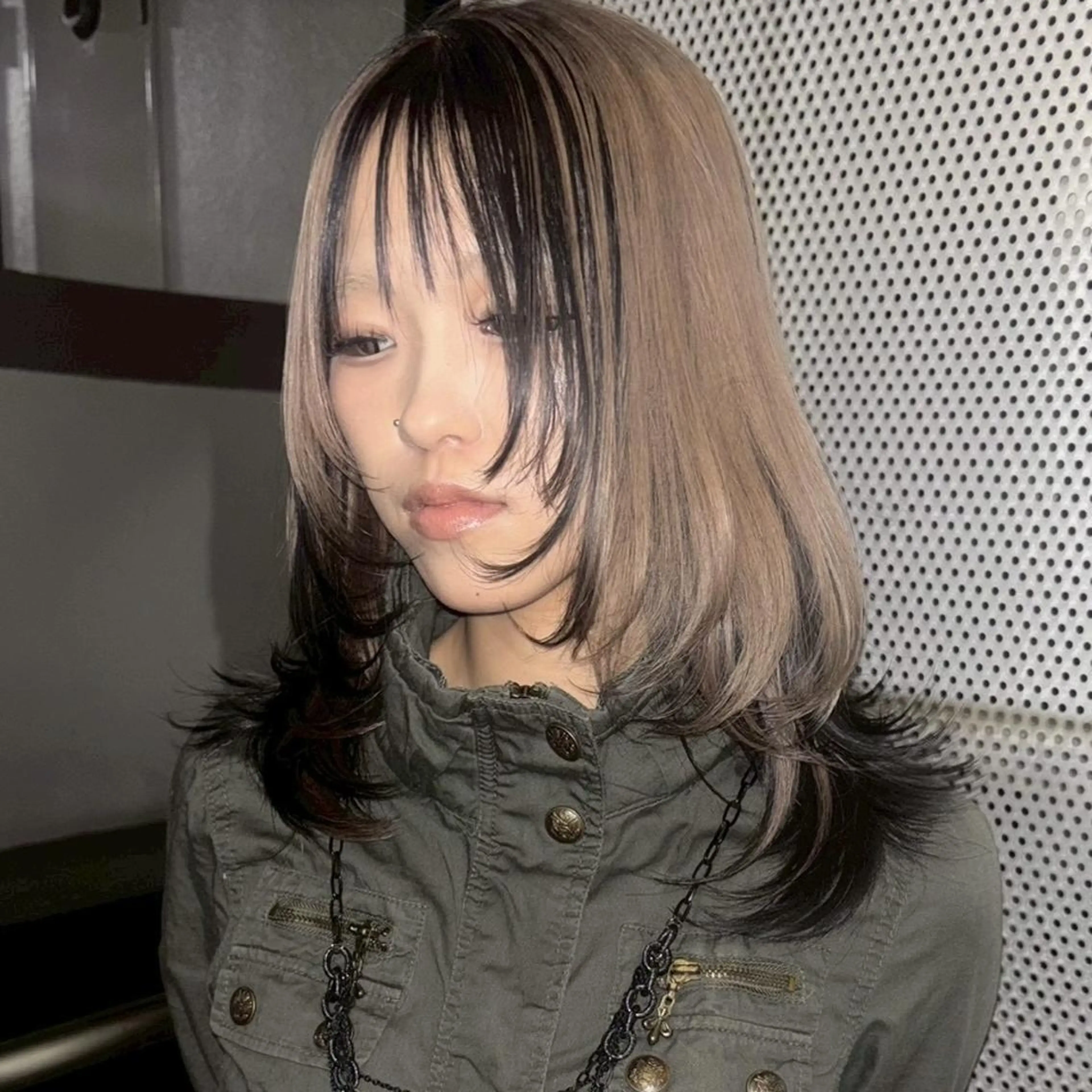 カラー セミロング ベージュカラー 黒髪 ブリーチ ケアブリーチ デザインカラー ハイトーン😺艶 ✨ブリーチ✨透明感のヘアスタイル