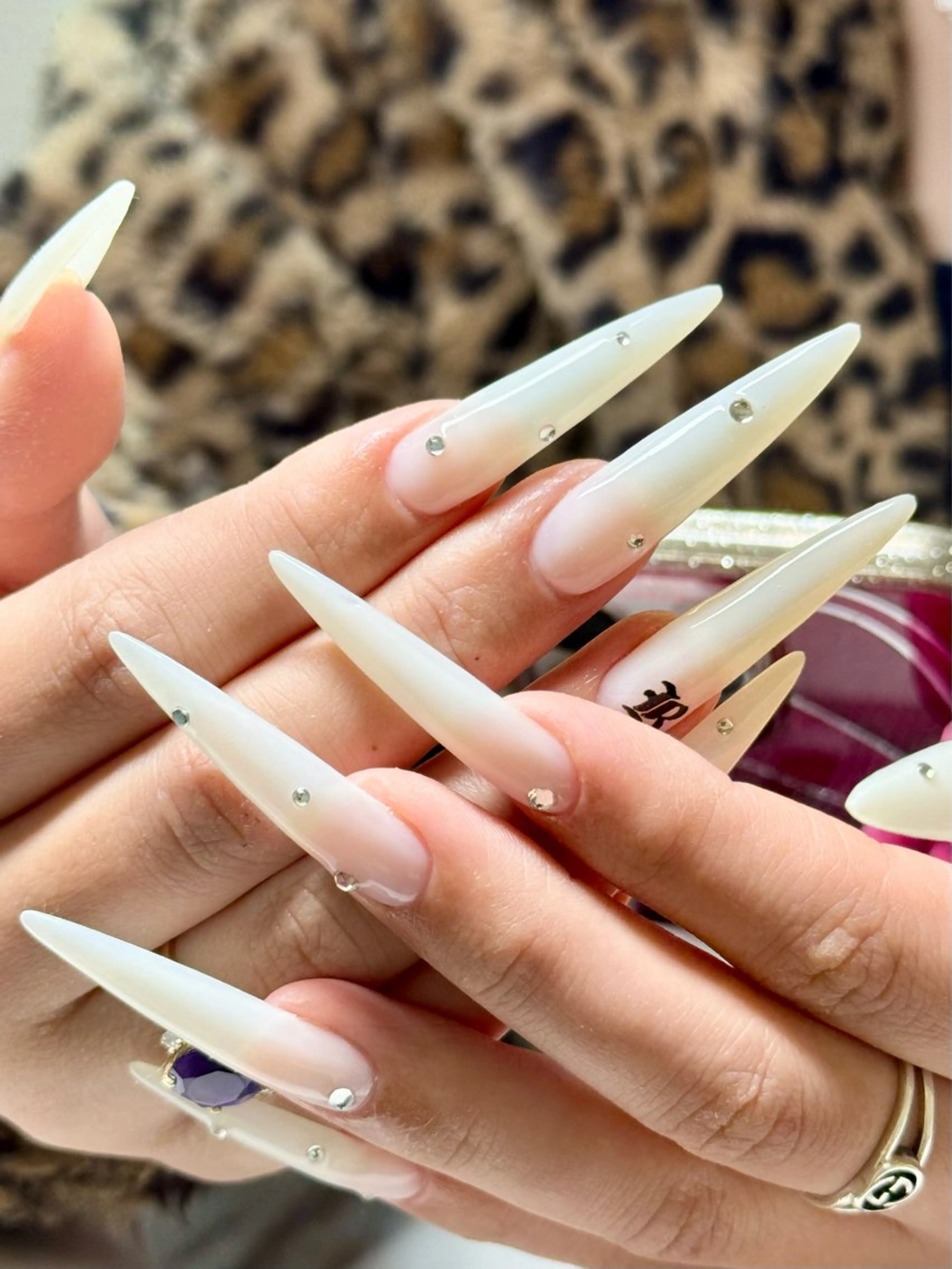 ロング ハンドネイル rose ネイルサロンのネイルデザイン