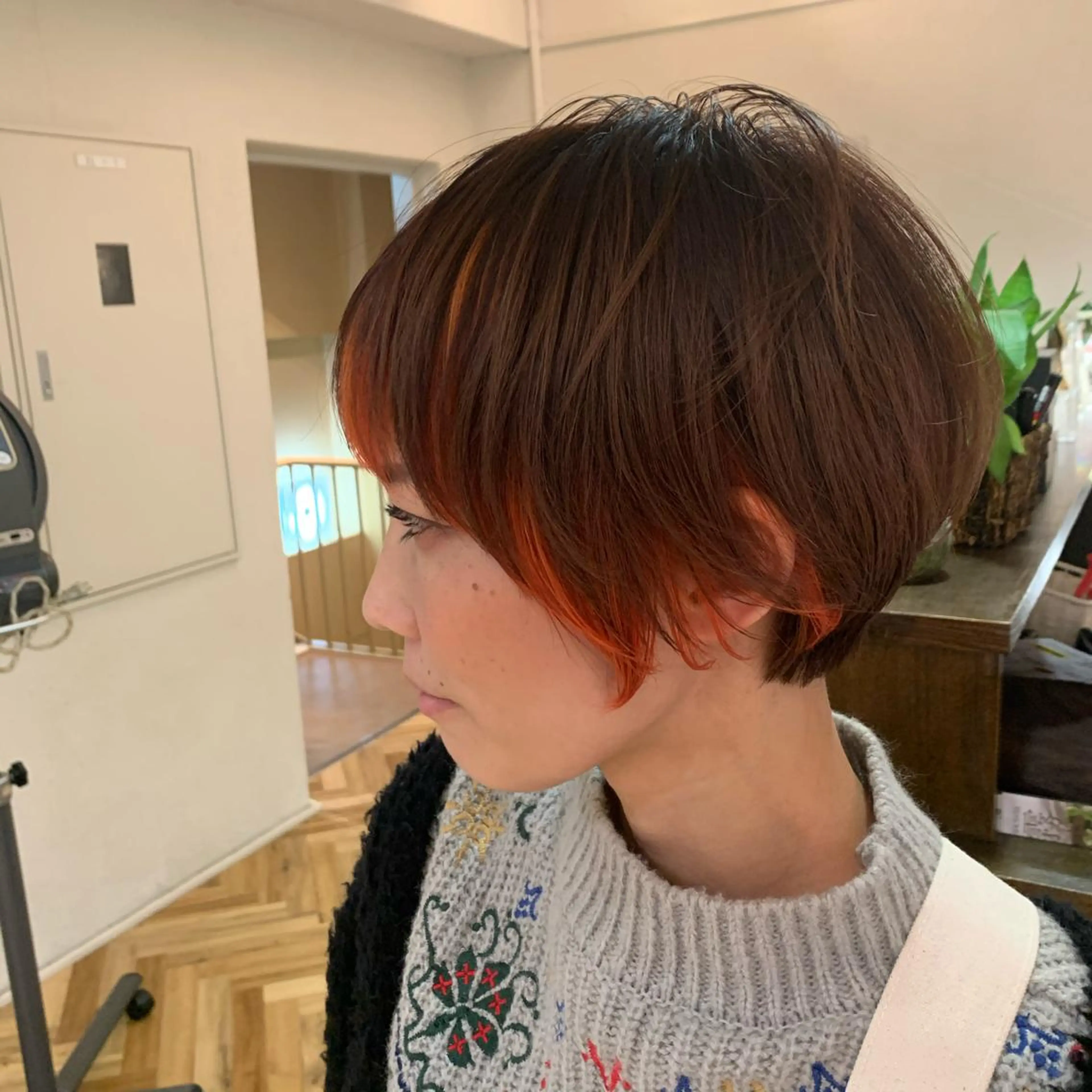 ショート カラー バレイヤージュ ハイライトカラー ハイライト レイヤーカット ショートヘア ヘアカラー circus by KENJE 町田店のヘアスタイル