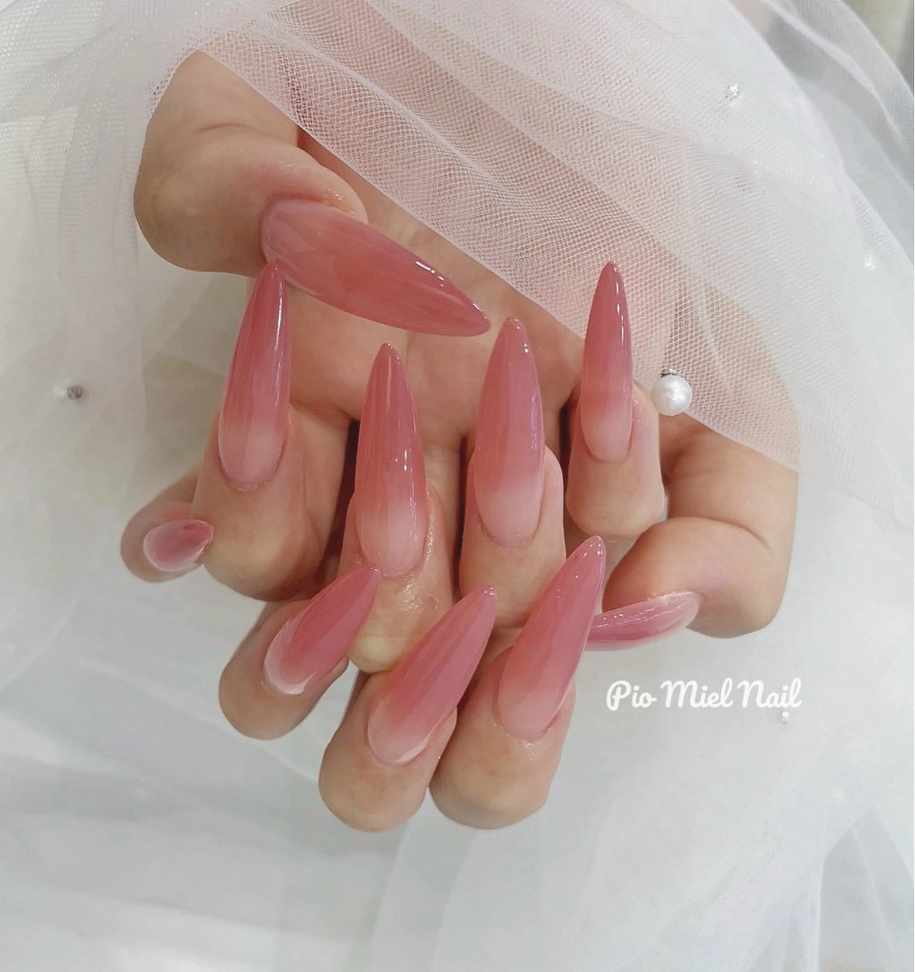 ロング 韓国風ヘア ハンドネイル ハンドケア Pio Mielのネイルデザイン