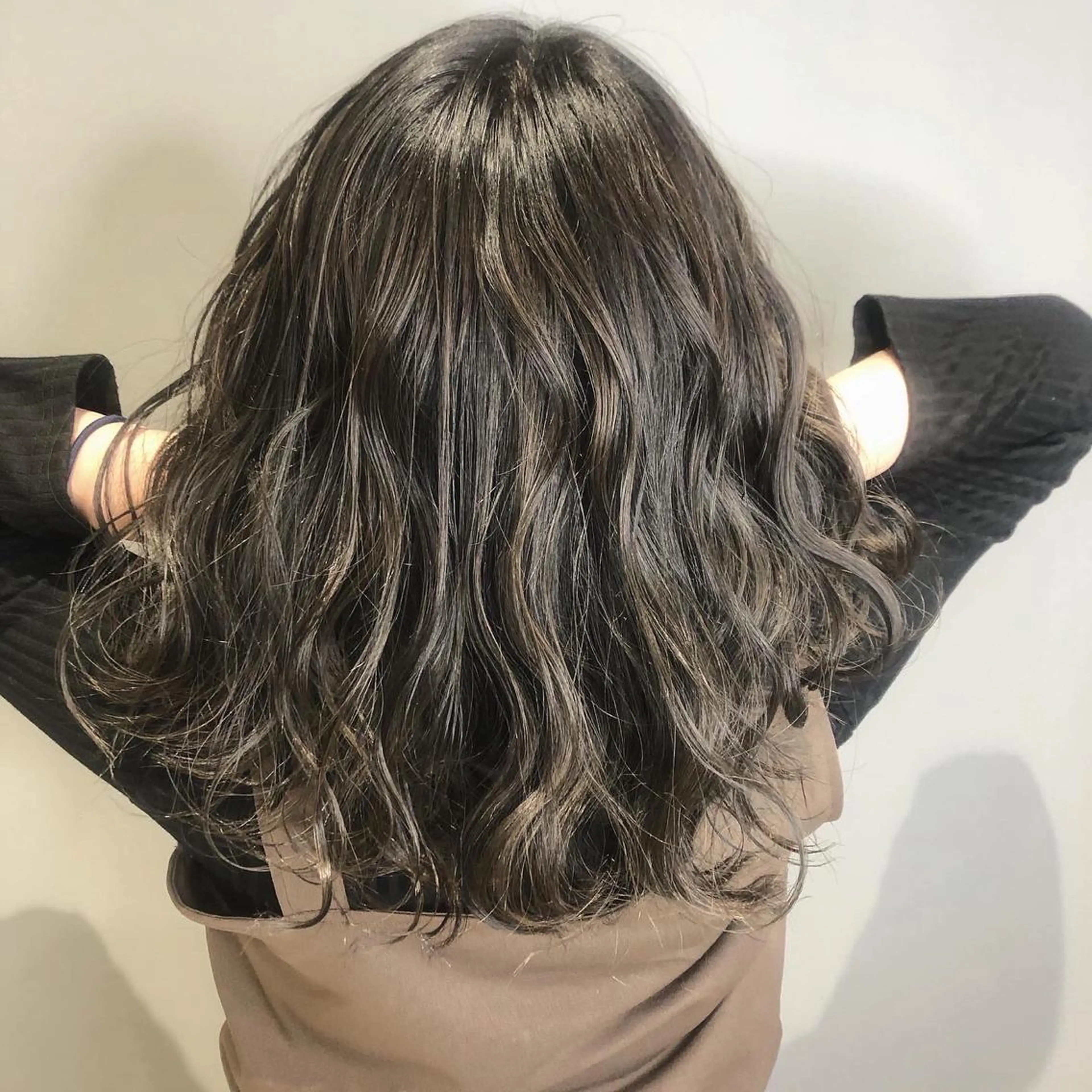 セミロング カラー グレージュ ヘアカラー トリートメント 難しい髪質の縮毛矯正 高岡/射水/髪質改善のヘアスタイル