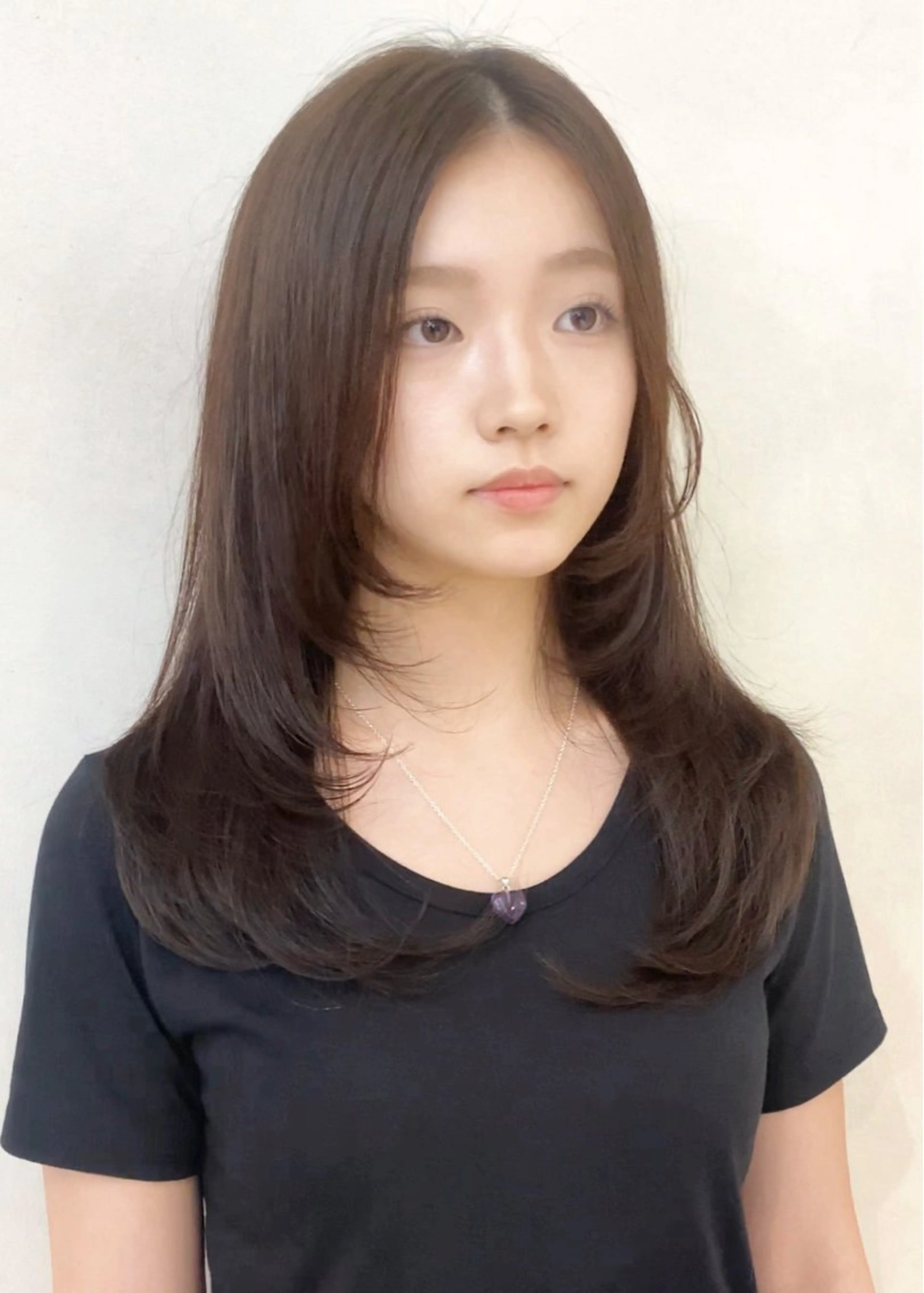 セミロング 顔まわりレイヤー 韓国風ヘア レイヤーカット 新宿/韓国レイヤー/ 顔まわり/メンズヘアのヘアスタイル