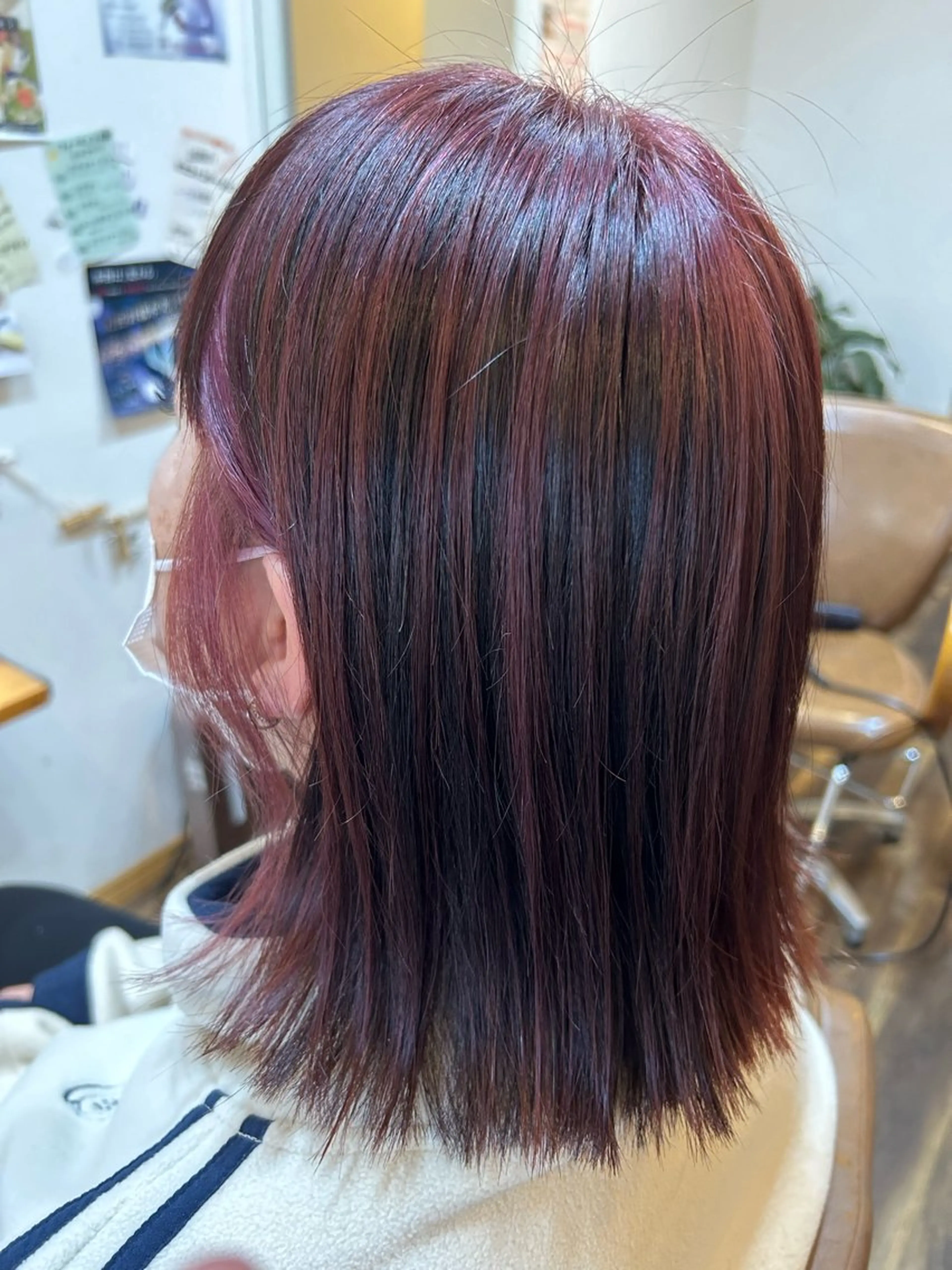 ミディアム カラー インナーカラー ピンクカラー 石川 奈緒子のヘアスタイル