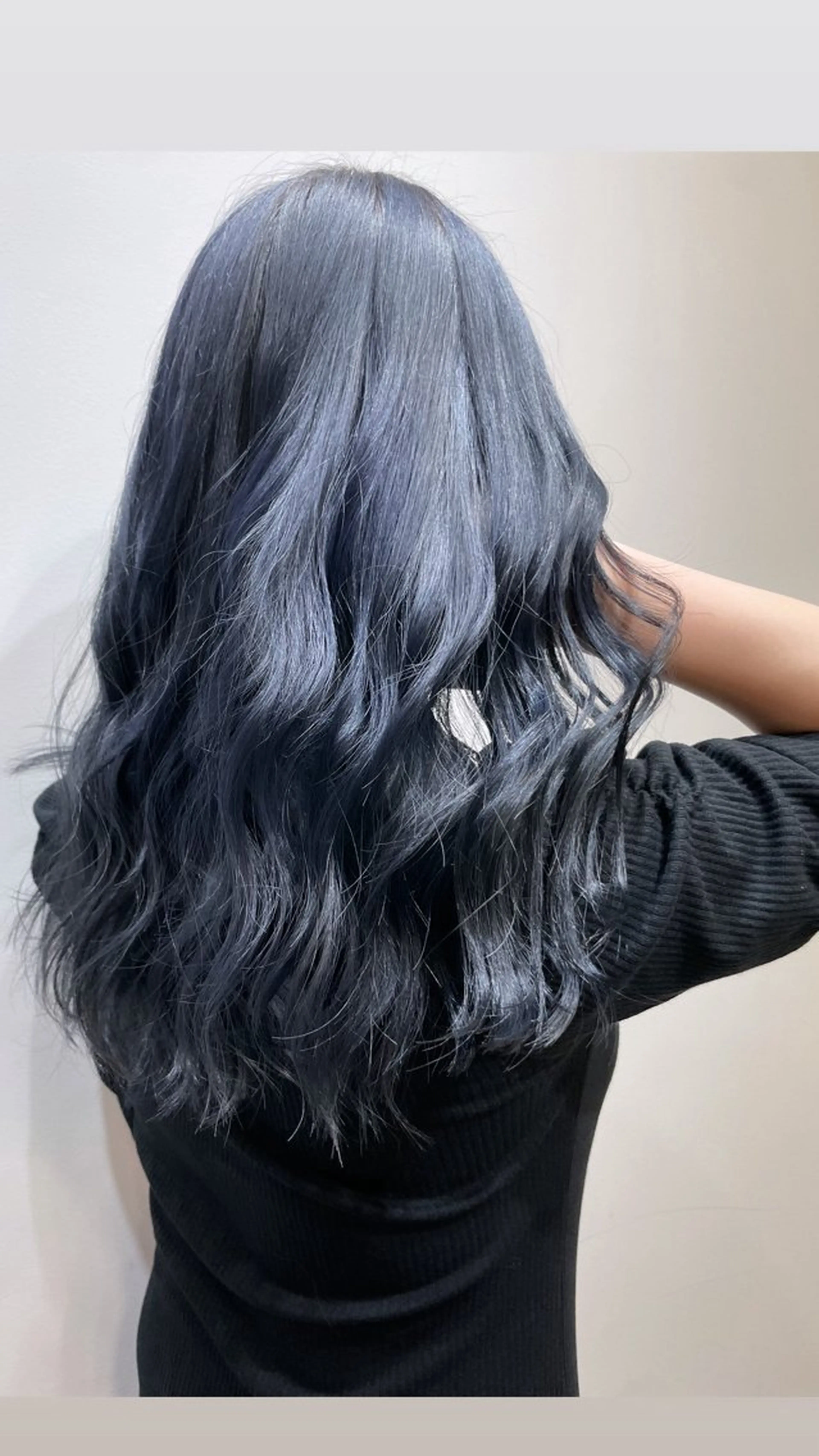 カラー 黒髪 ブリーチ ブルーカラー ブルーブラック ダブルカラー ヘアカラー mignon あゆみのヘアスタイル