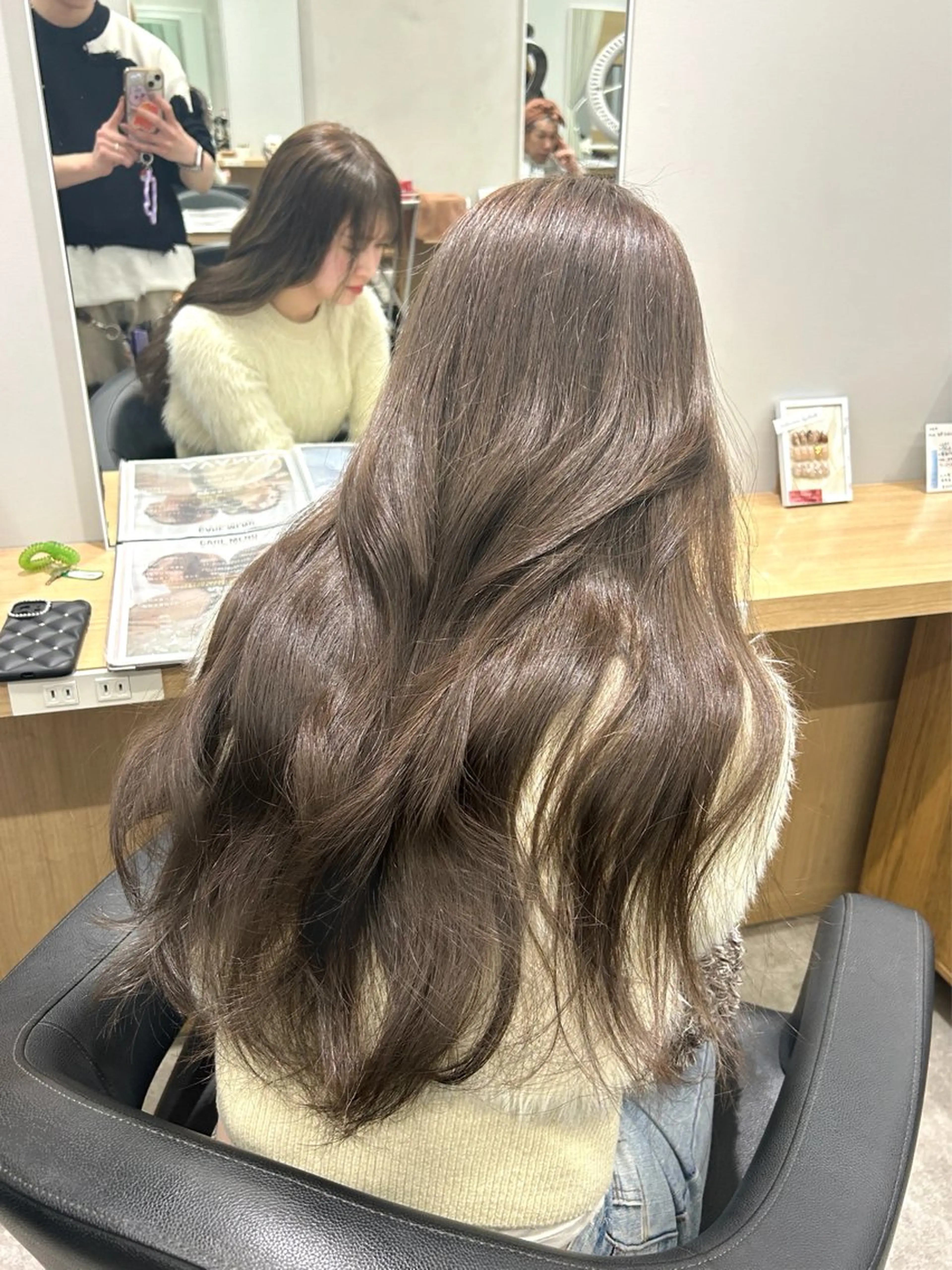 ロング カラー ベージュカラー ブリーチ 透明感カラー ブリーチなしカラー オリーブベージュ 韓国ヘア×レイヤー カット/上田丈也のヘアスタイル