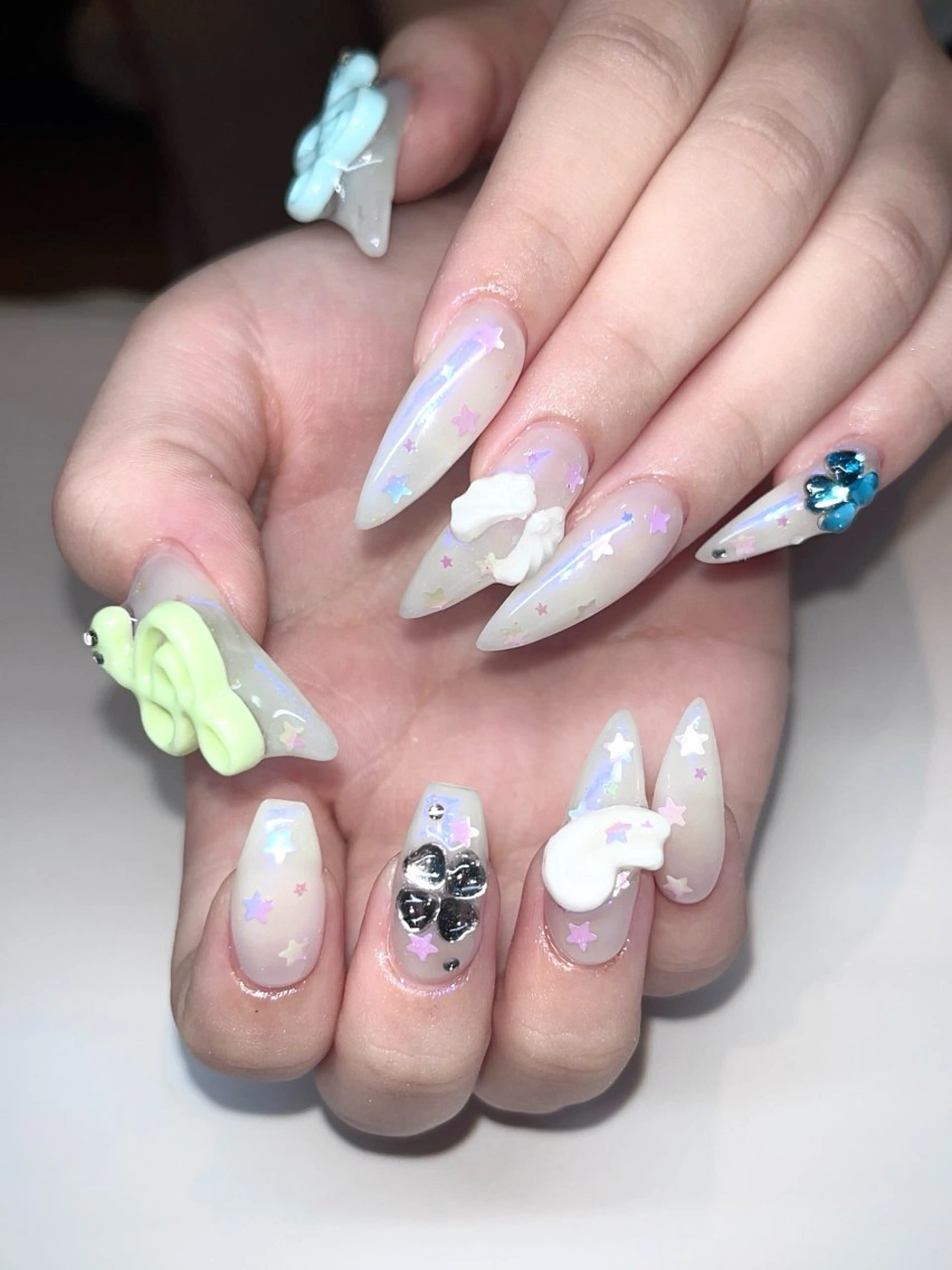 ネイル ハンドネイル moca心斎橋店 Aina🐈‍⬛🤍のネイルデザイン