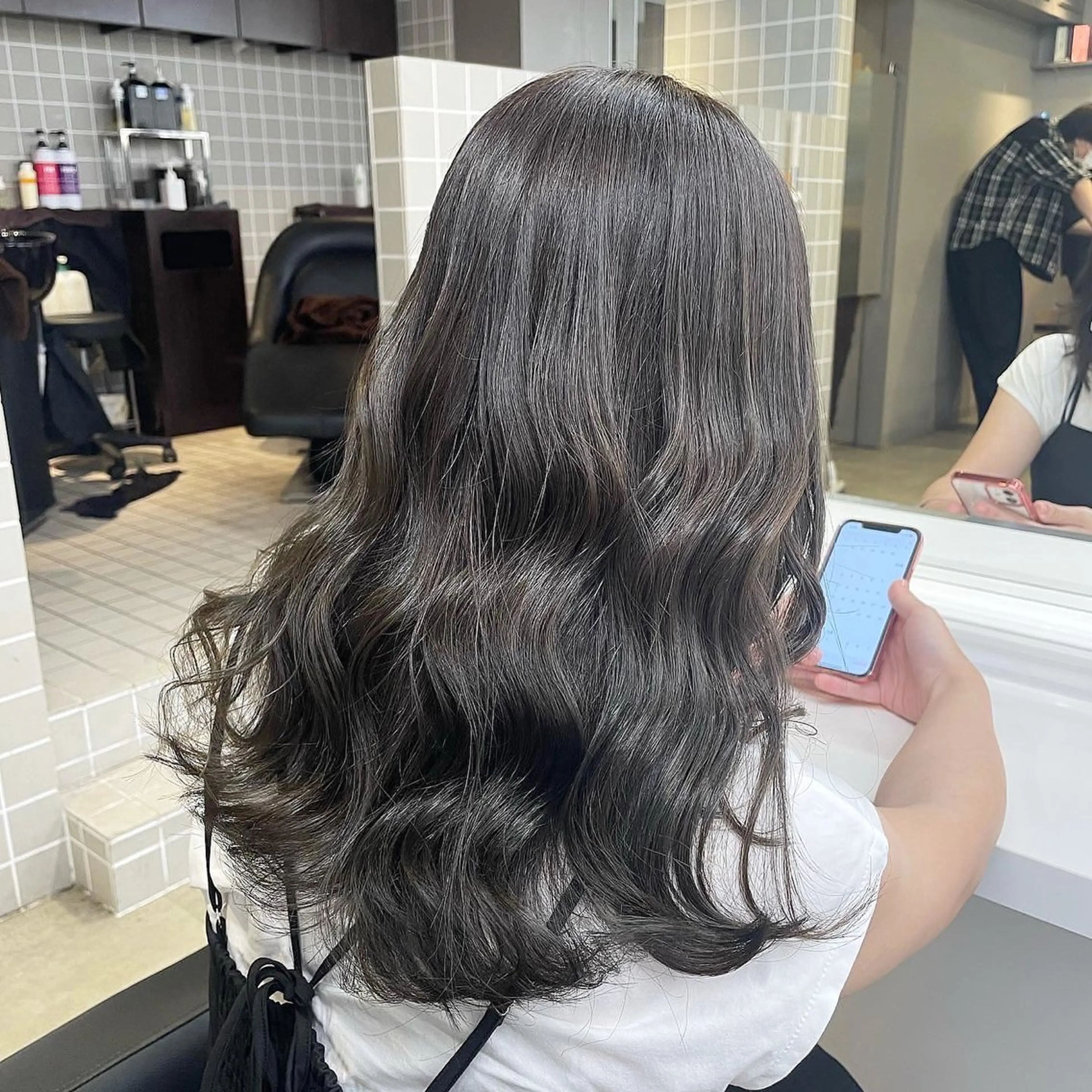 ロング カラー パーマ ヘアアレンジ メンズ キッズ カット ヘアカラー トリートメント 🦋韓国レイヤー｜ 透明感グレージュ🦋のヘアスタイル