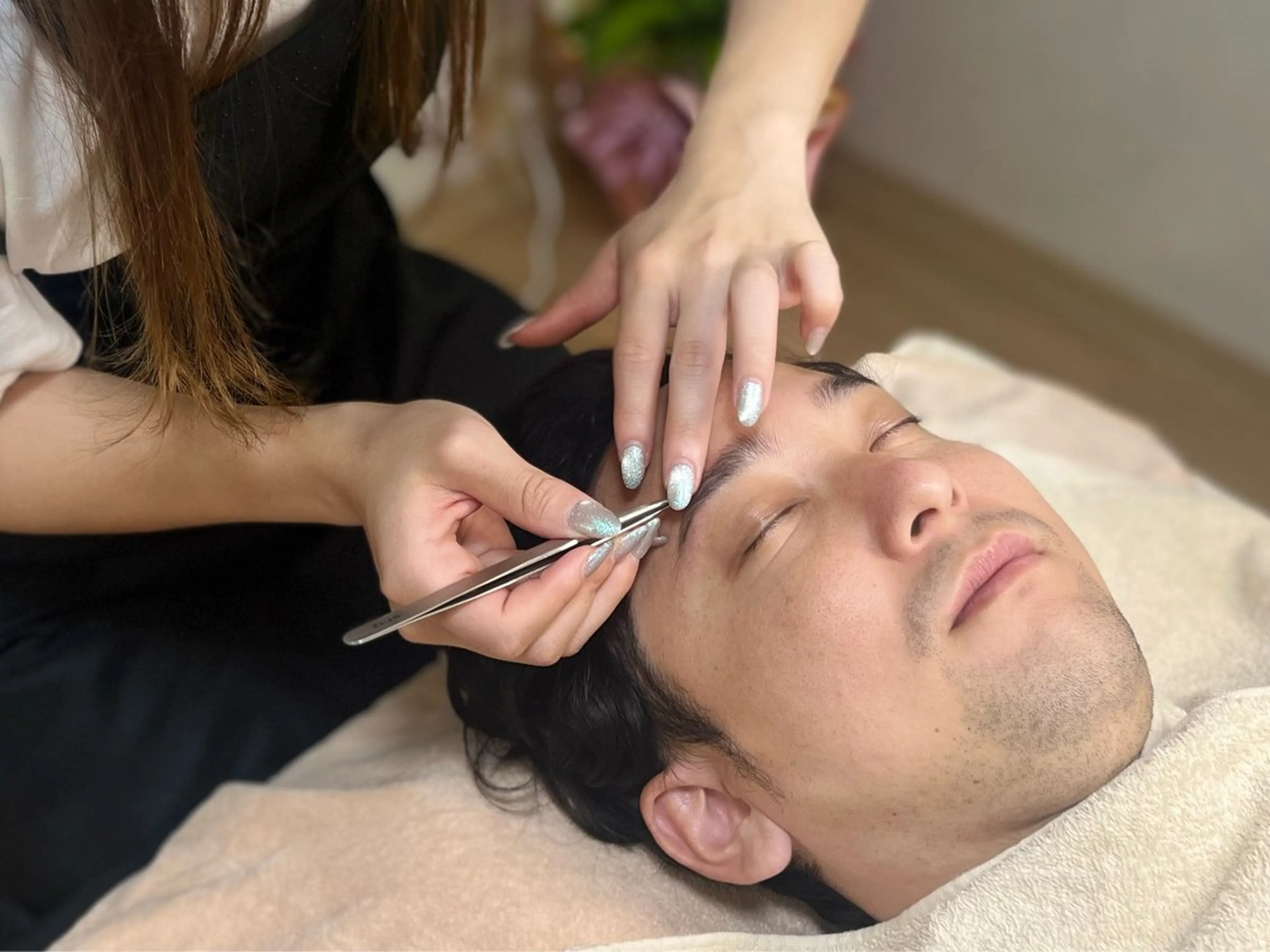 アイブロウ メンズアイブロウ 眉毛ワックス脱毛 WAX脱毛/肌質改善 眉毛とお肌のサロンのエステ・リラクイメージ