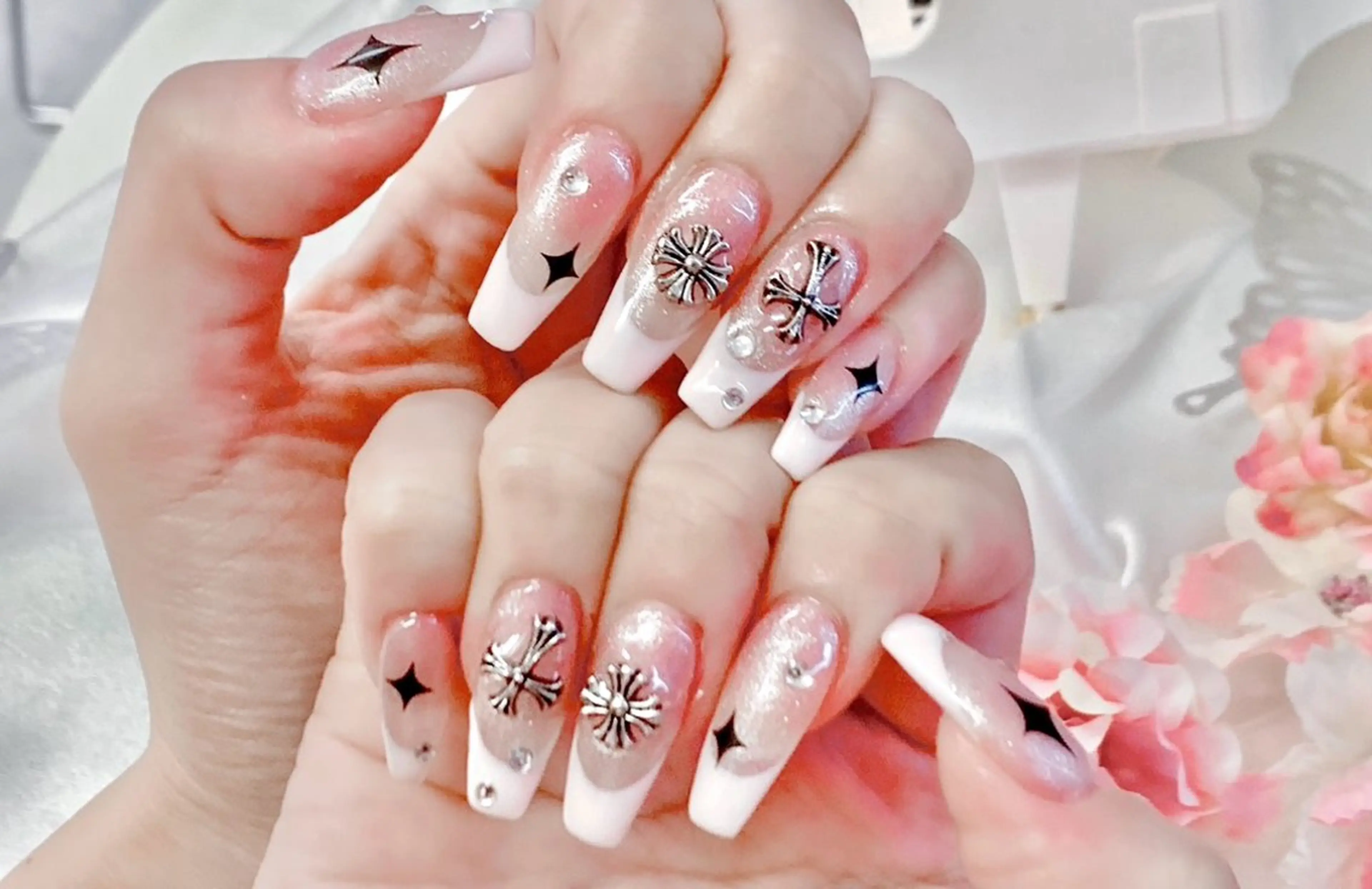 ネイル ハンドネイル 渋谷T&B りお ロング無制限中💫のネイルデザイン