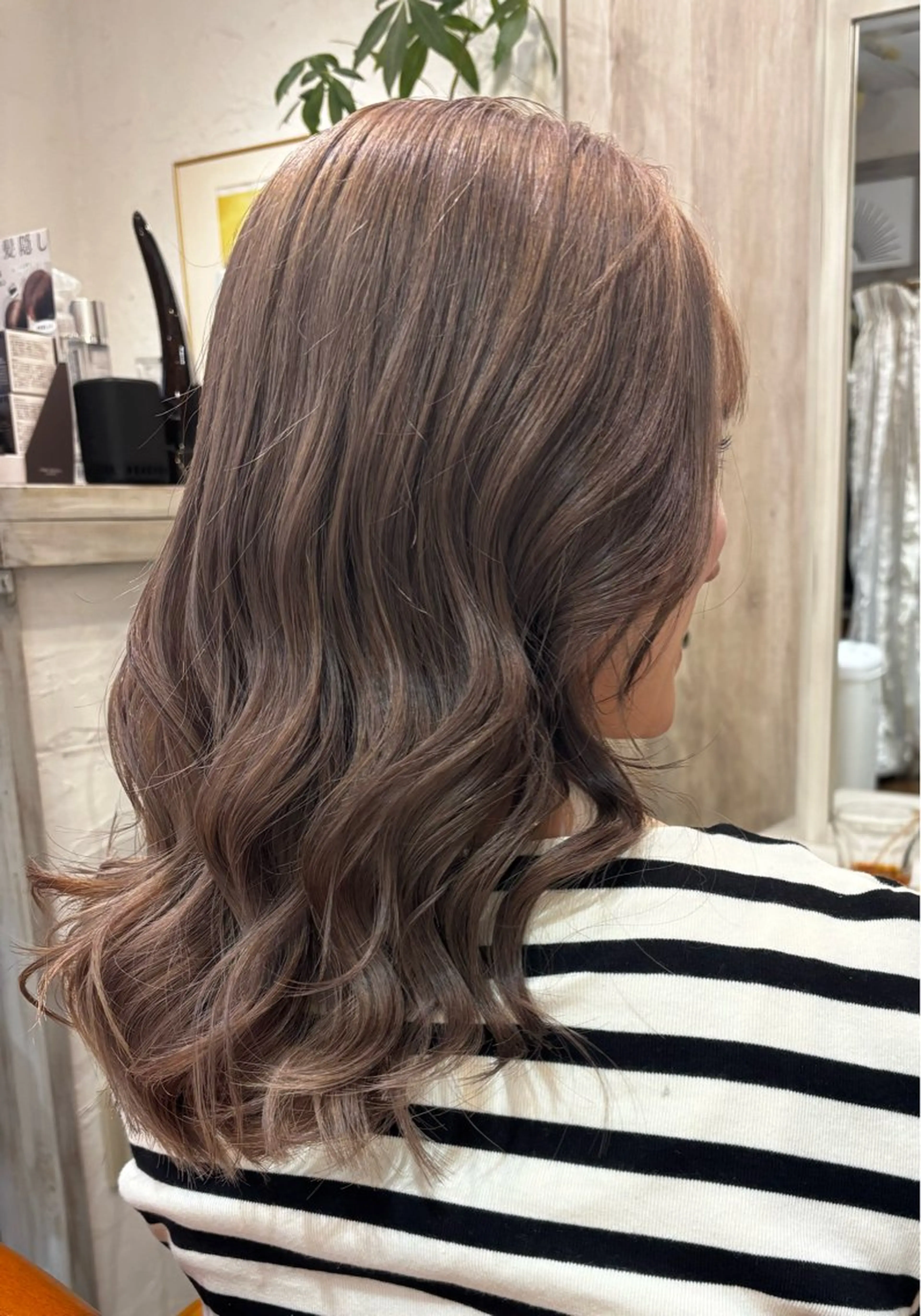 ロング 小西 綾乃のヘアスタイル