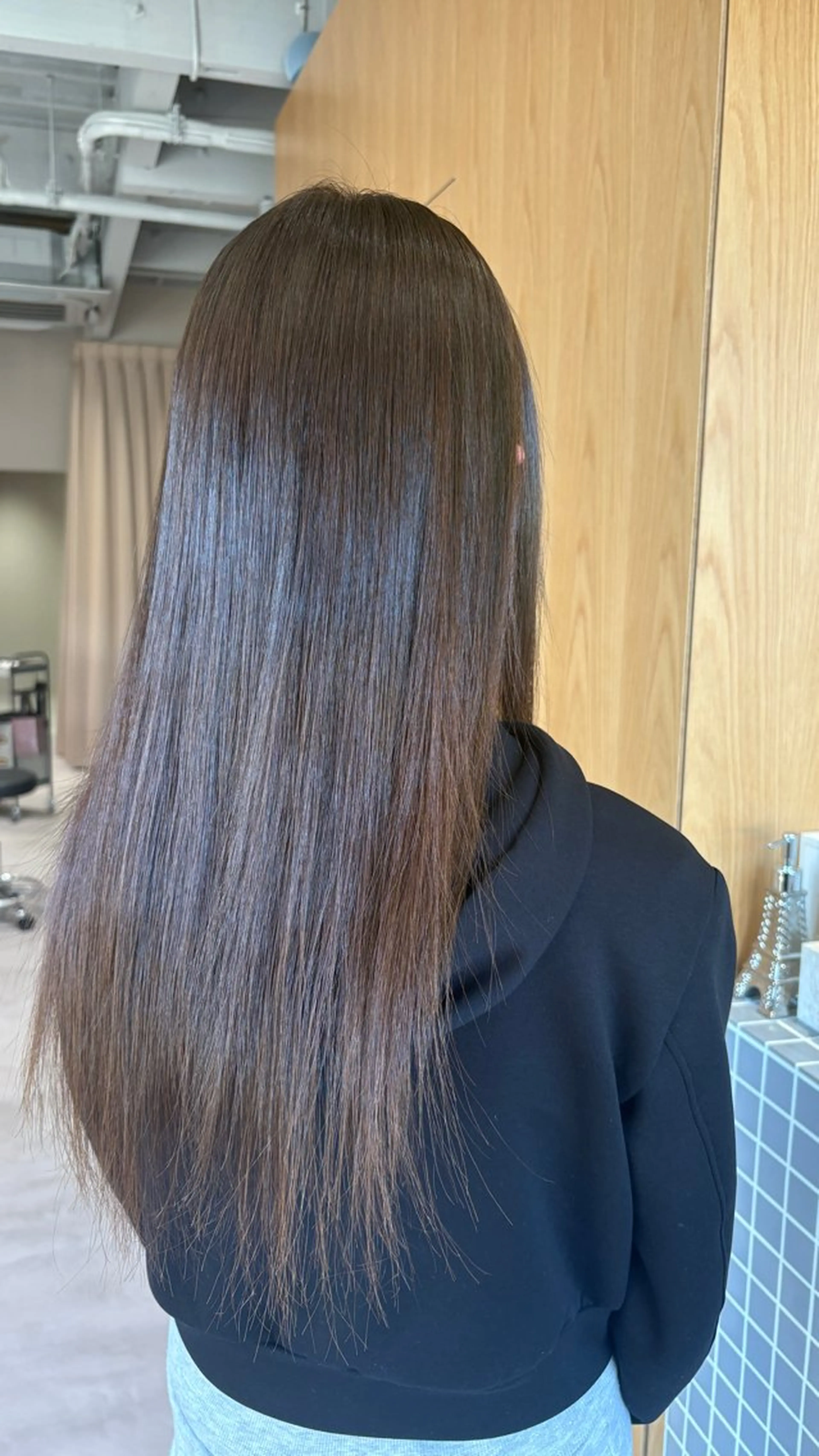 ロング ヘアカラー 井山 葵のヘアスタイル