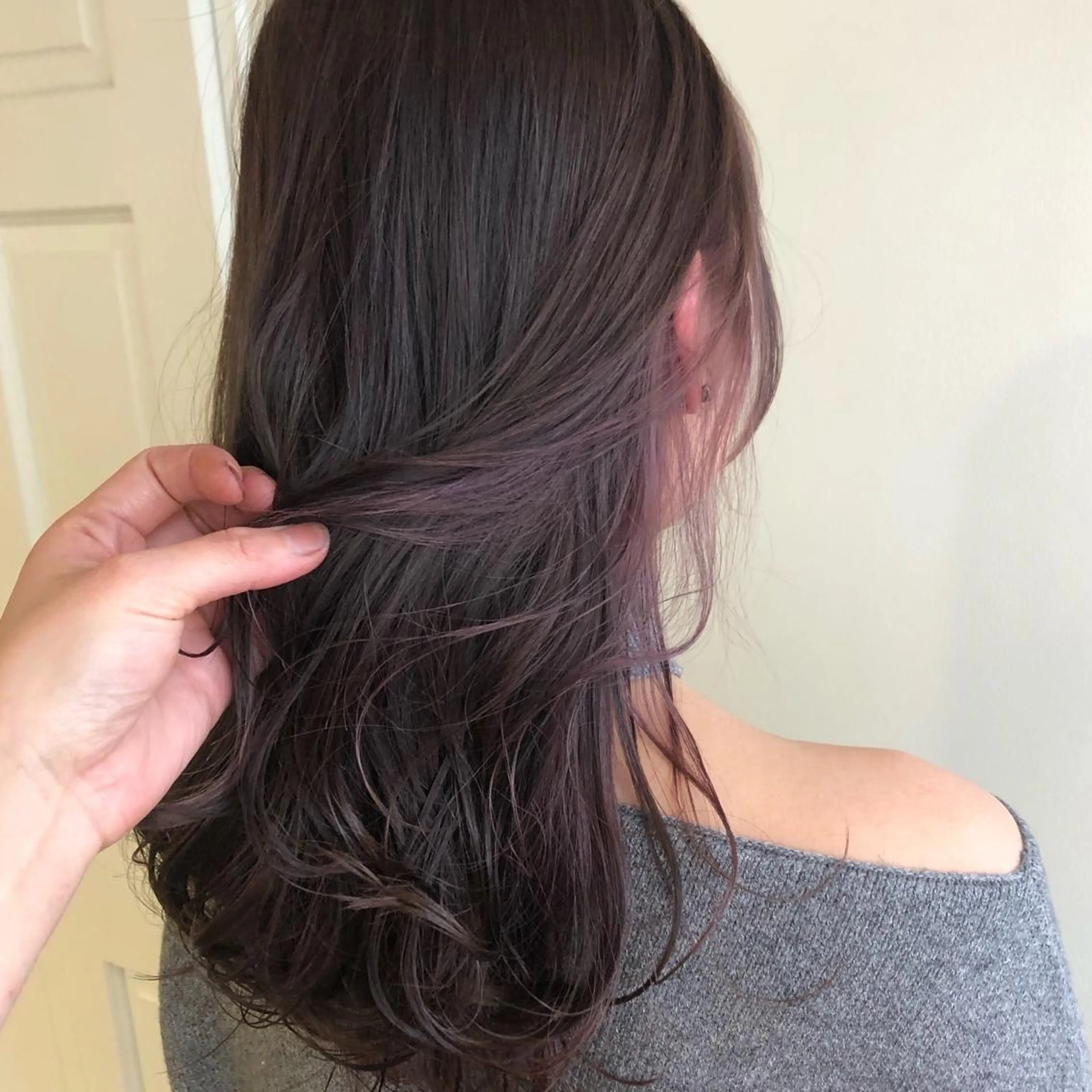 ロング カラー ヘアカラー トリートメント MIOベージュカラー 柔らかいカラーのヘアスタイル