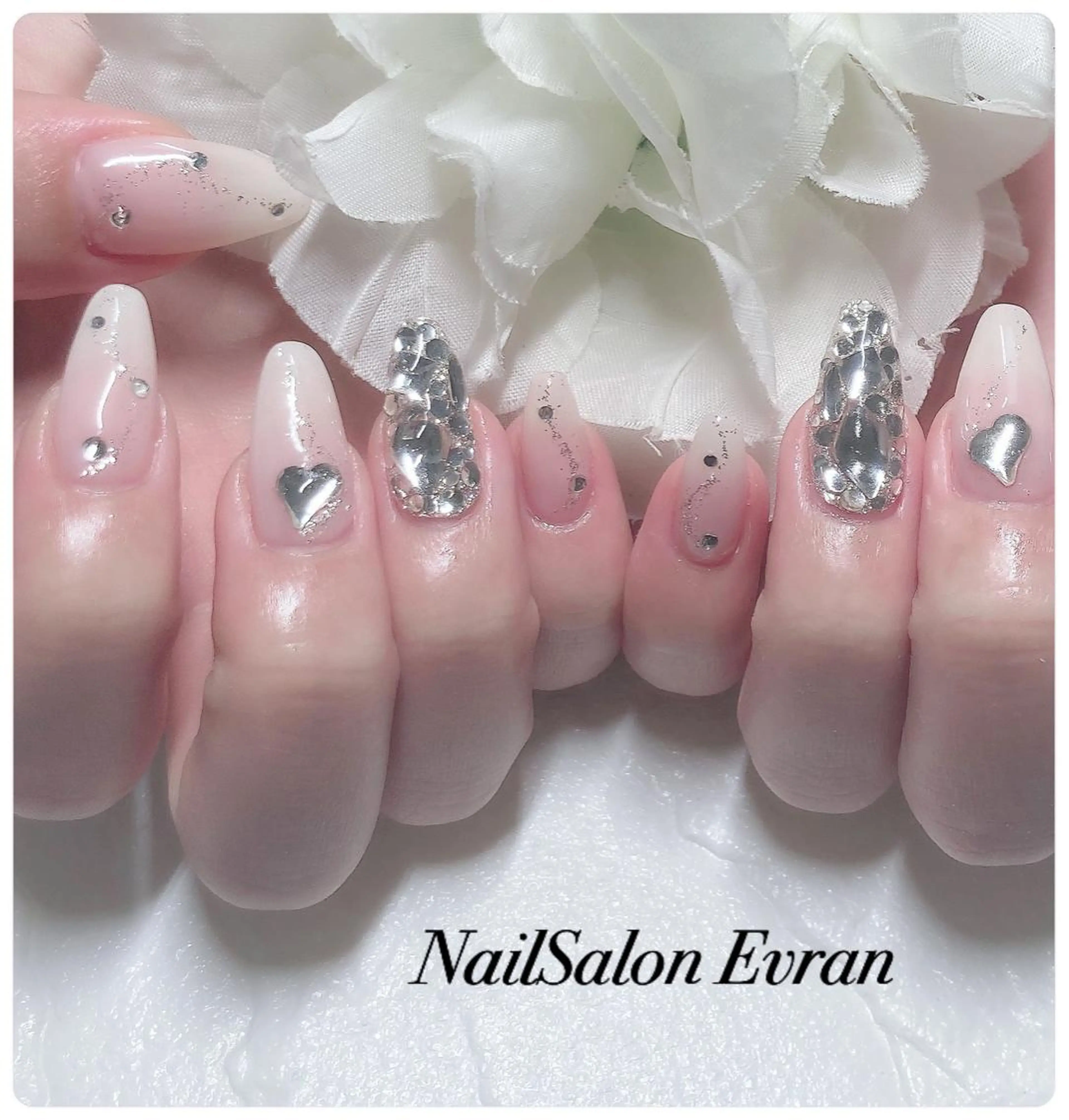 ネイル アートネイル フレンチネイル マグネットネイル 持ち込み ニュアンスネイル ハンドネイル Nail salon Evranのネイルデザイン