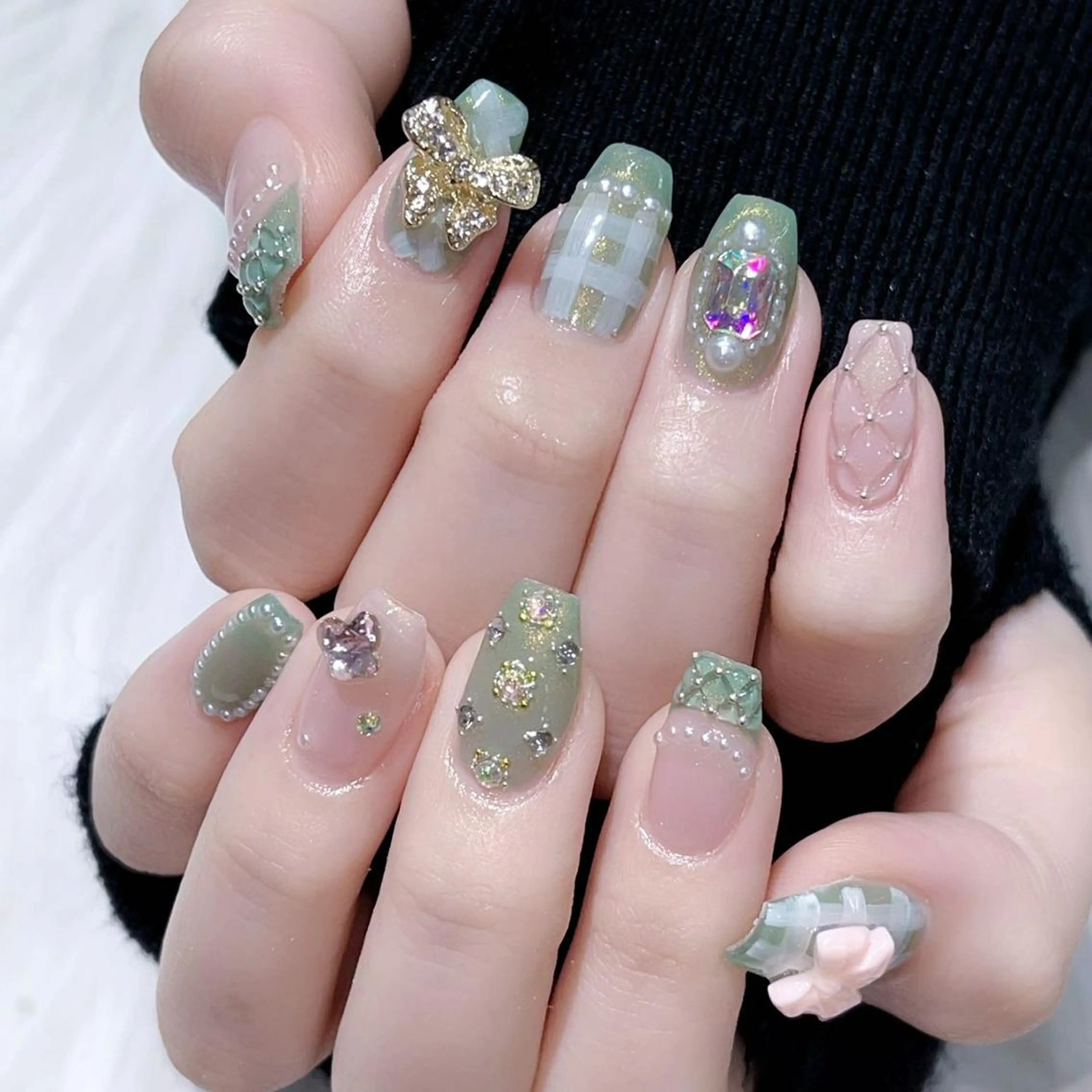 ネイル ハンドネイル Queens テイのネイルデザイン