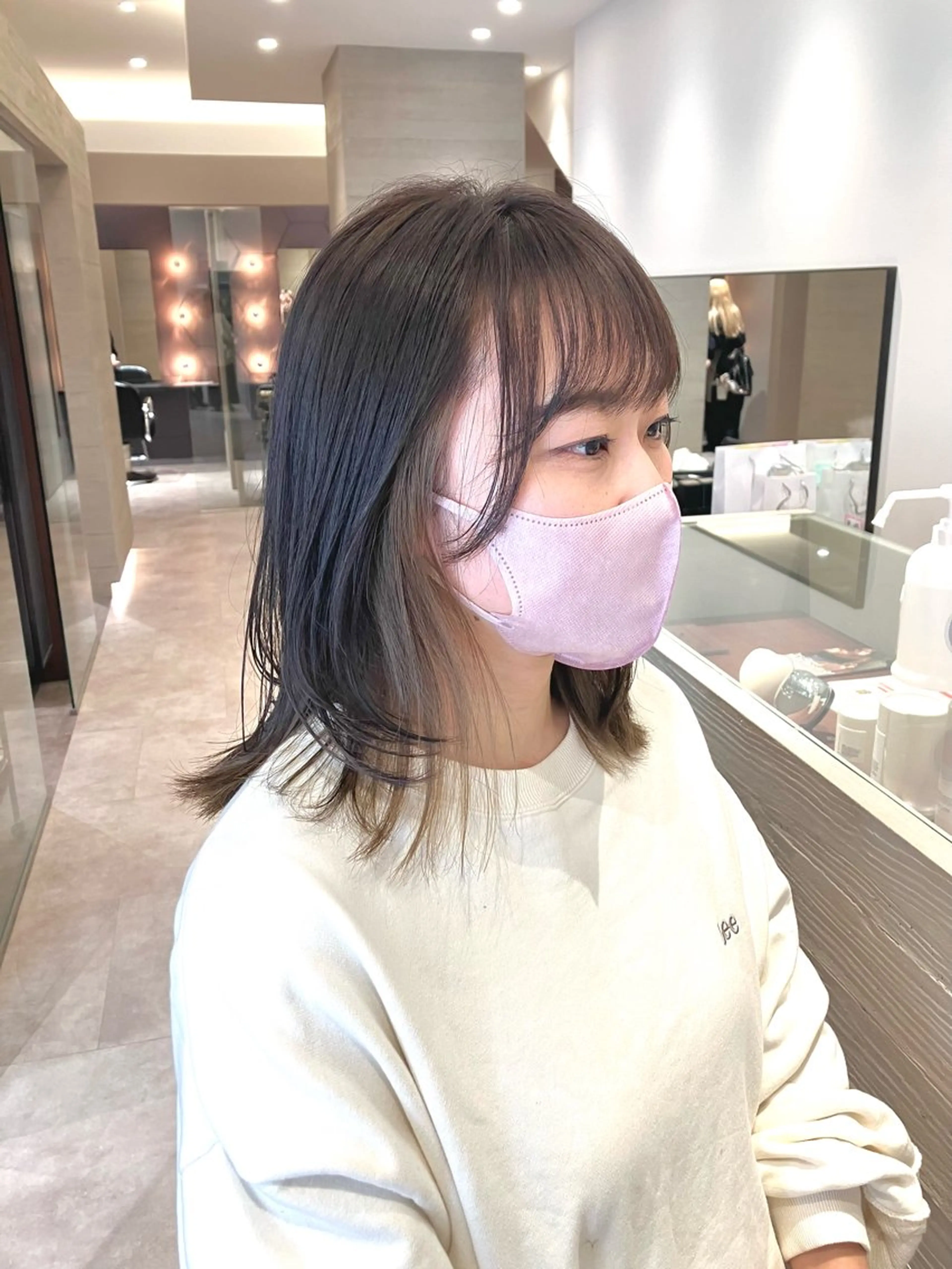 ミディアム カラー ミディアムレイヤー ベージュカラー レイヤーカット サキ🤍ハイトーン 🩰くびれ巻きヘアのヘアスタイル