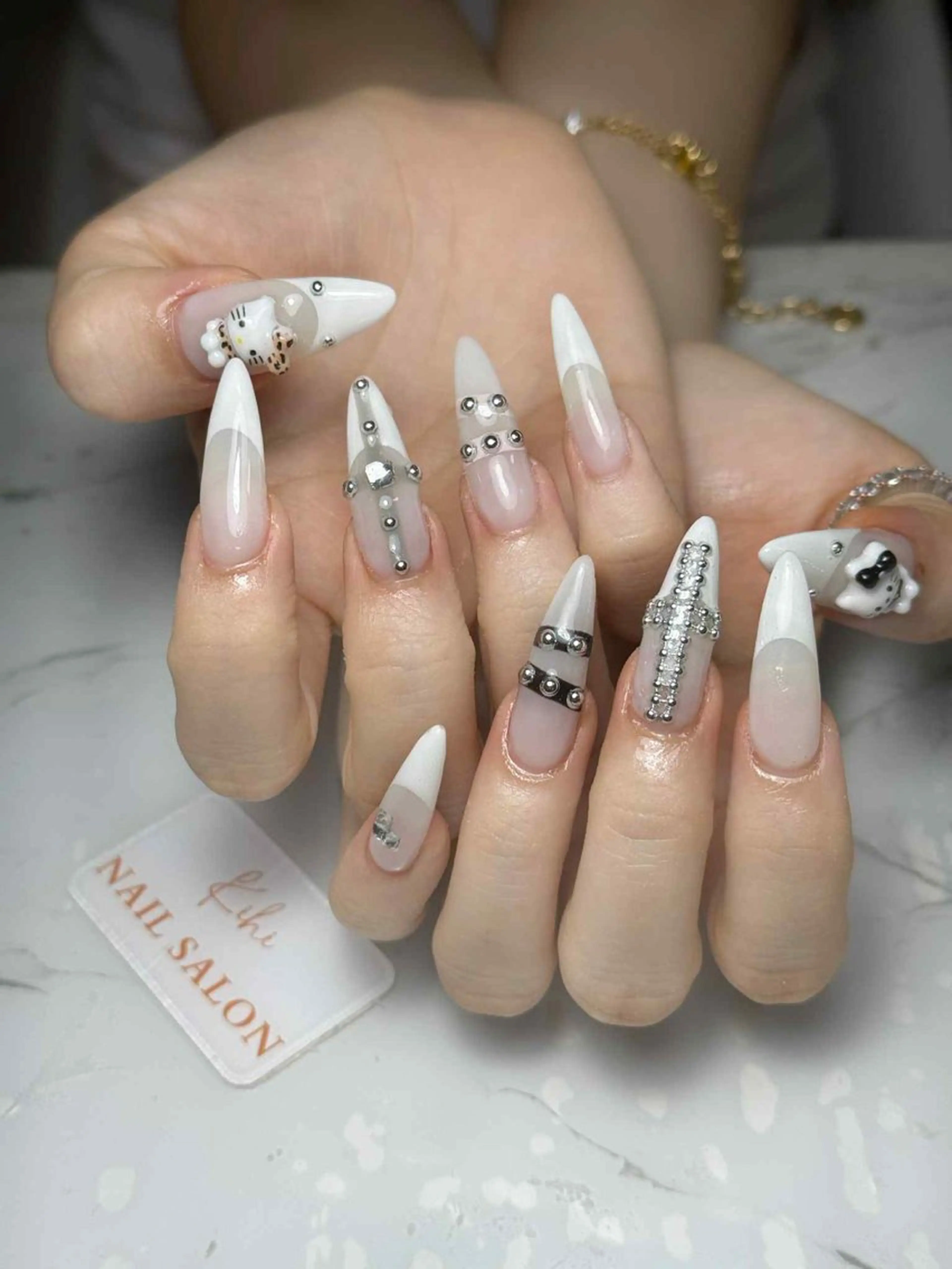 ネイル アートネイル フレンチネイル ジェルネイル グラデーション 韓国ネイル ハンドネイル ハンドケア さくら💮💮 【オフ無料】のネイルデザイン