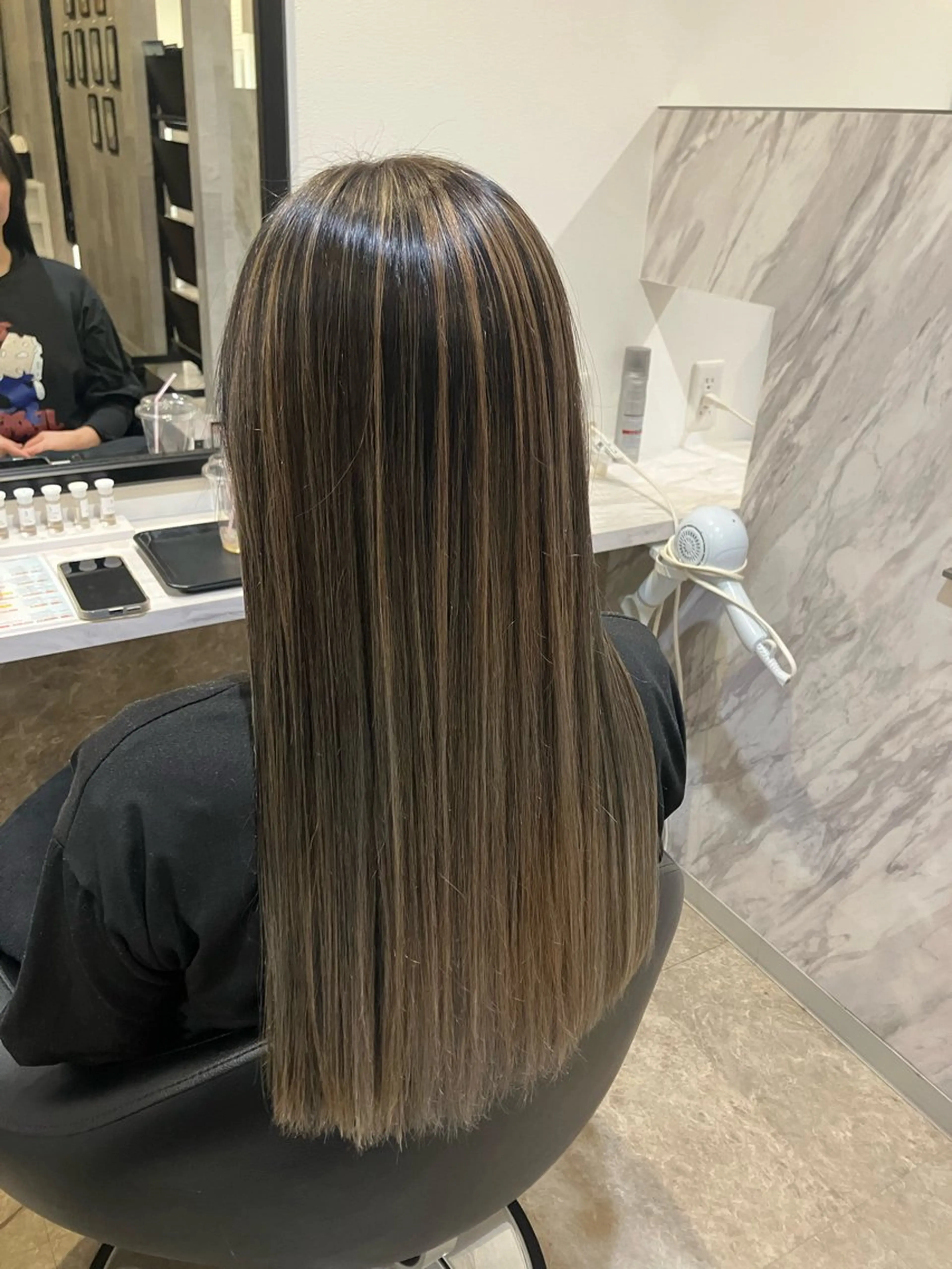 ロング カラー バレイヤージュ レイヤーカット SEA BELLE YASUのヘアスタイル