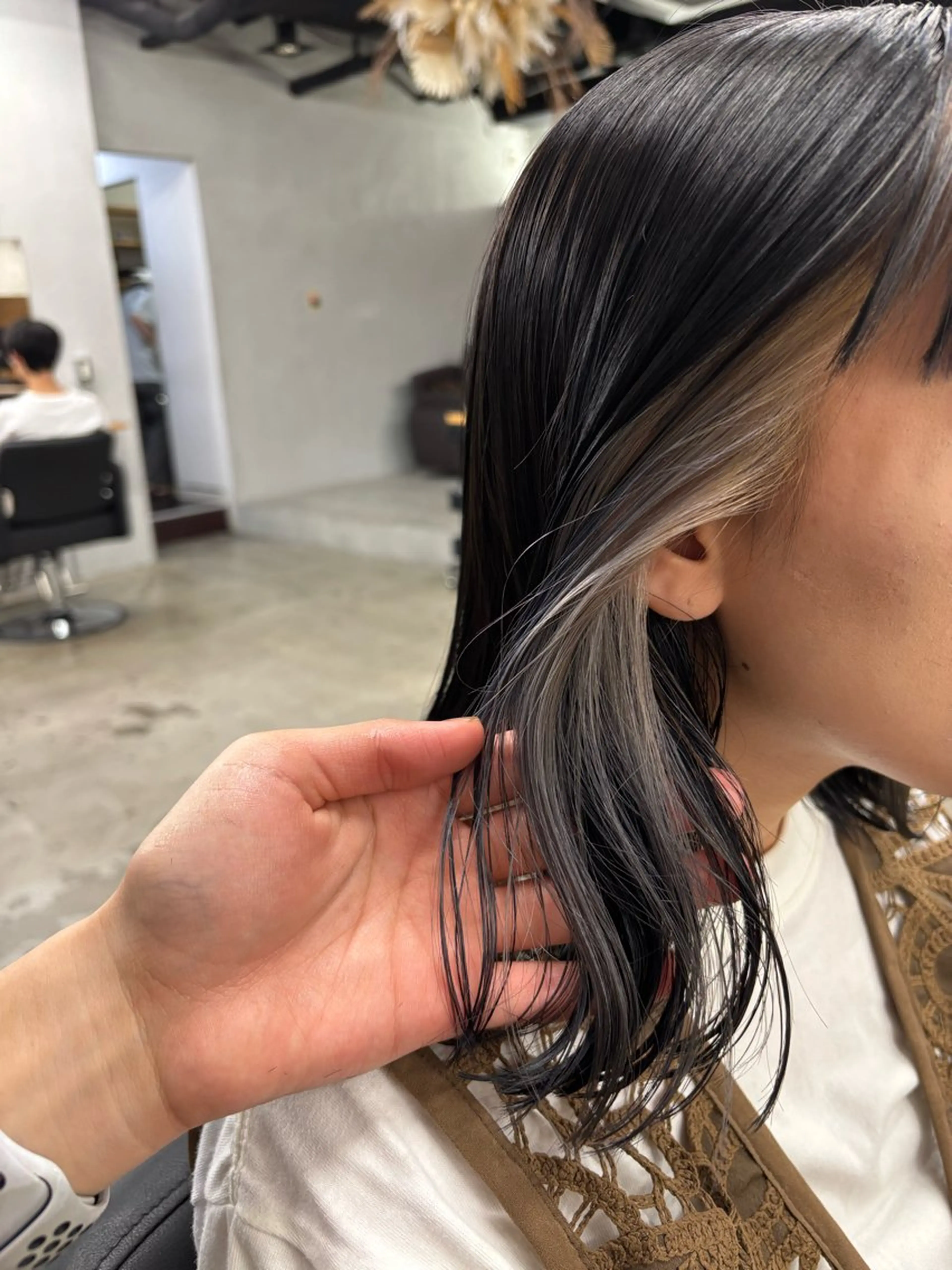 ミディアム カラー mono / Manatoのヘアスタイル