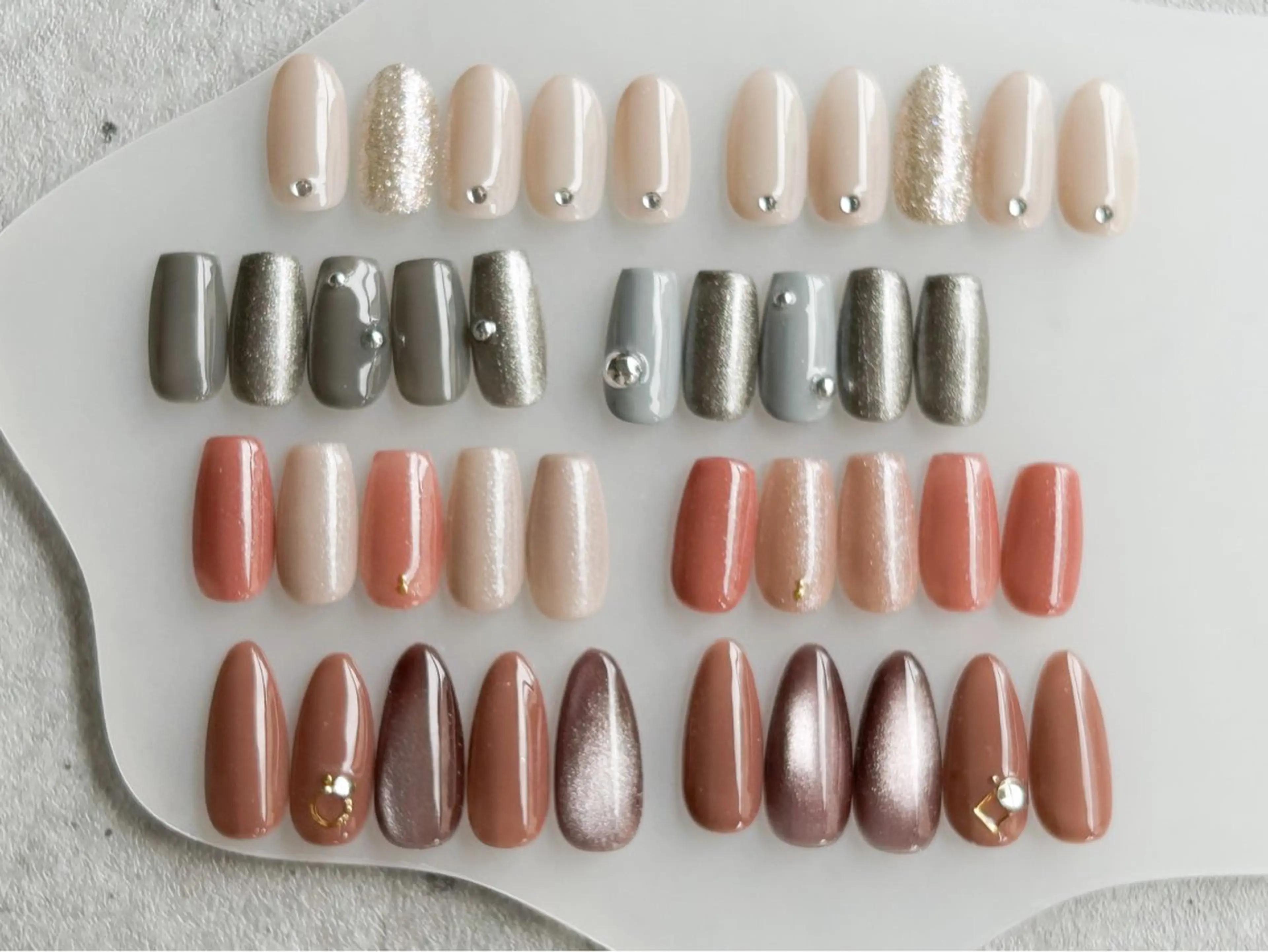 シンプルにお洒落な☆2色カラー　【パラジェル使用◆甘皮ケア付き】の写真