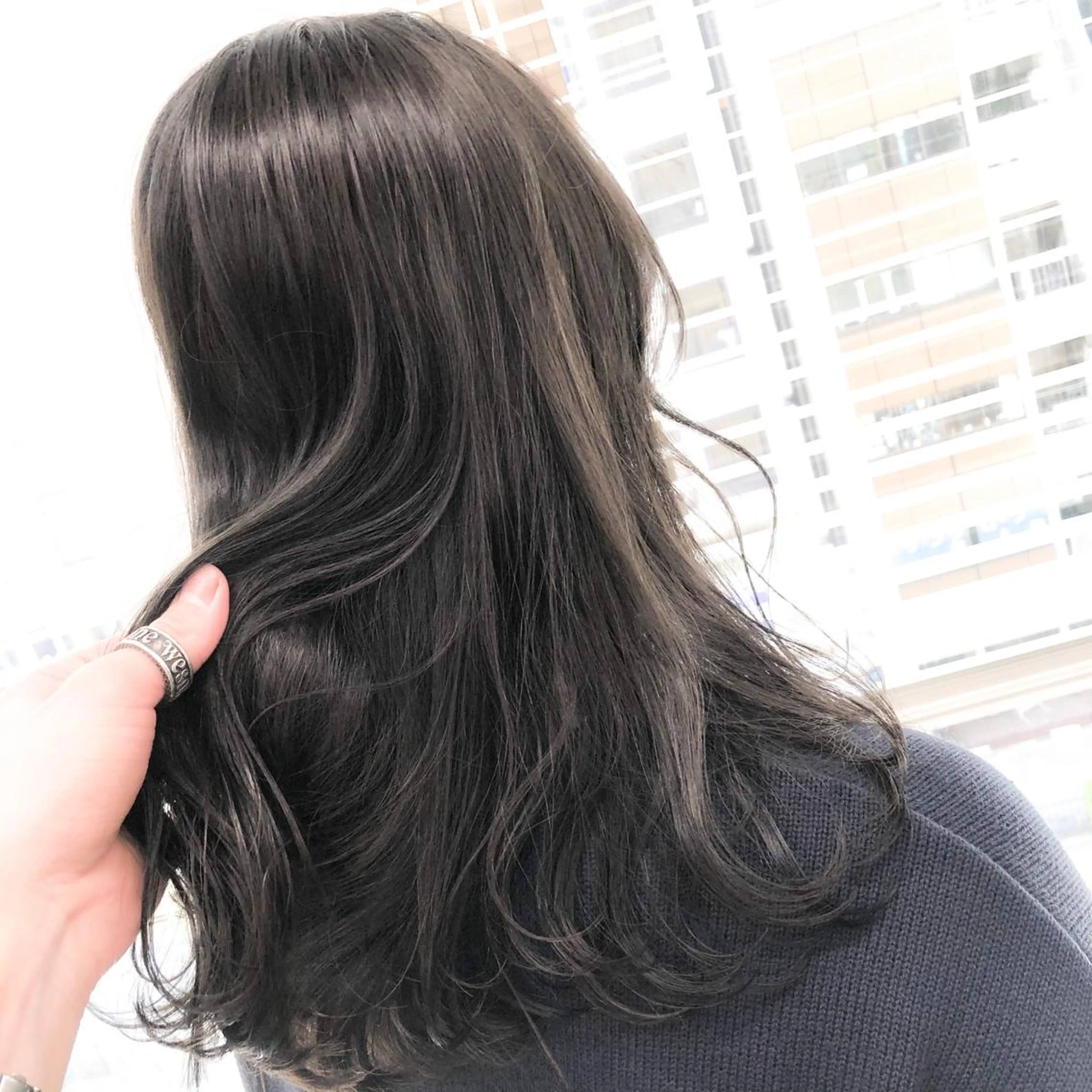 セミロング カット ヘアカラー ハイトーン×レイヤー カットTAKUMIのヘアスタイル