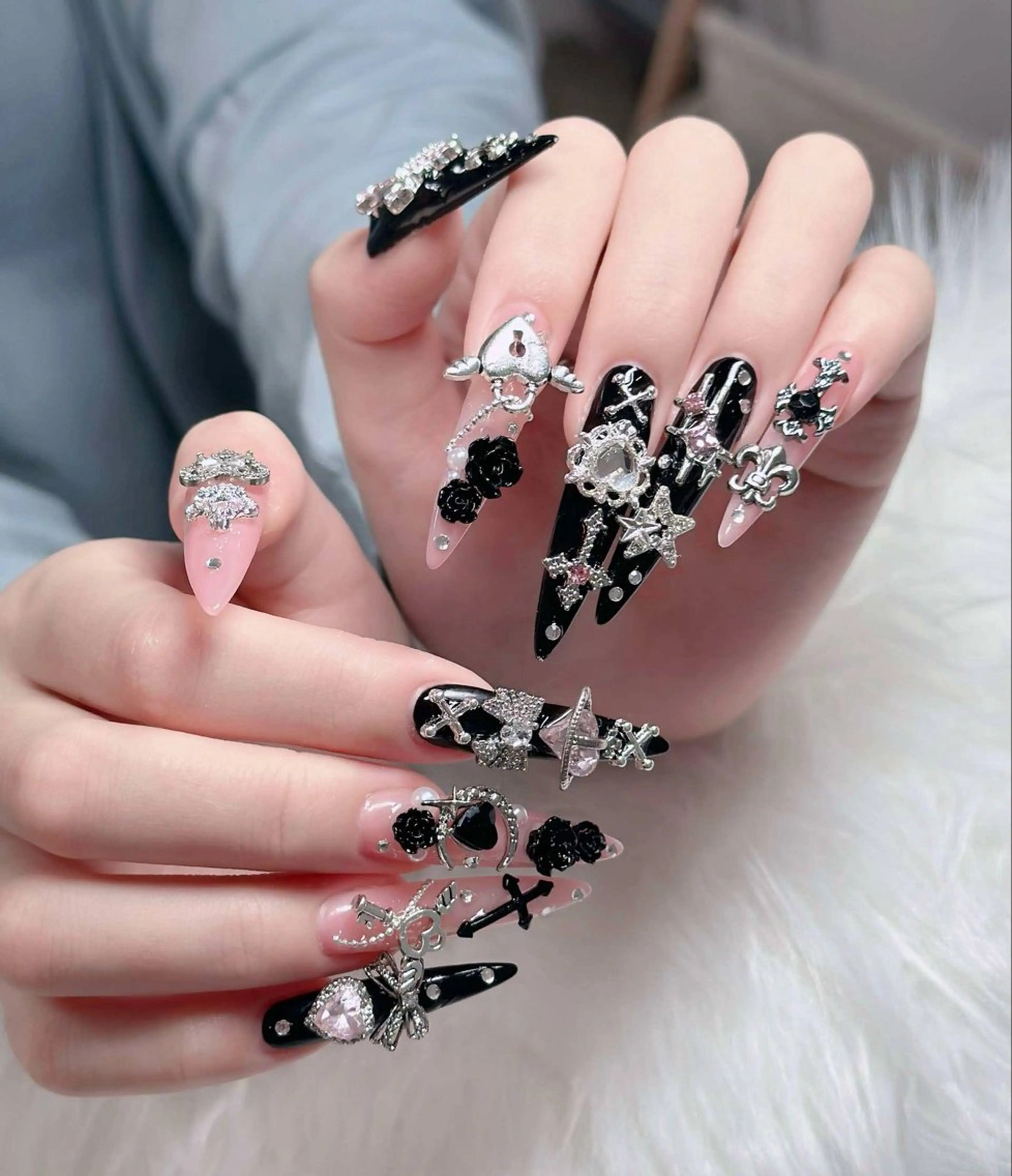 ネイル フレンチネイル ジェルネイル ガラスフレンチ ハロウィン ハート ハンドネイル H.baby Nail Salonのネイルデザイン
