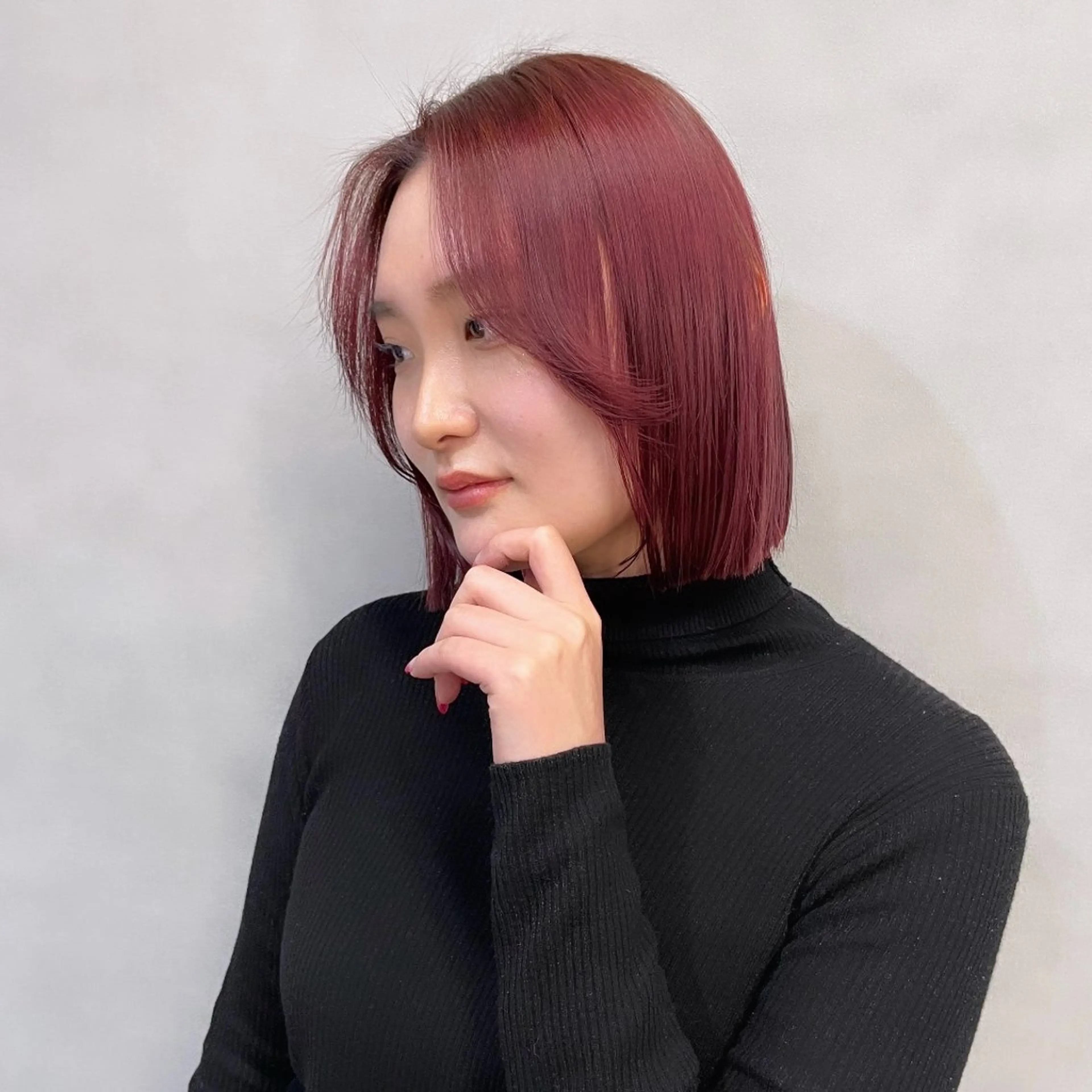 ショート カラー カシス ピンクカラー ボブ 顔まわりレイヤー 顔周りカット カット ヘアカラー Rui/透明感カラー 暖色/レイヤーカットのヘアスタイル