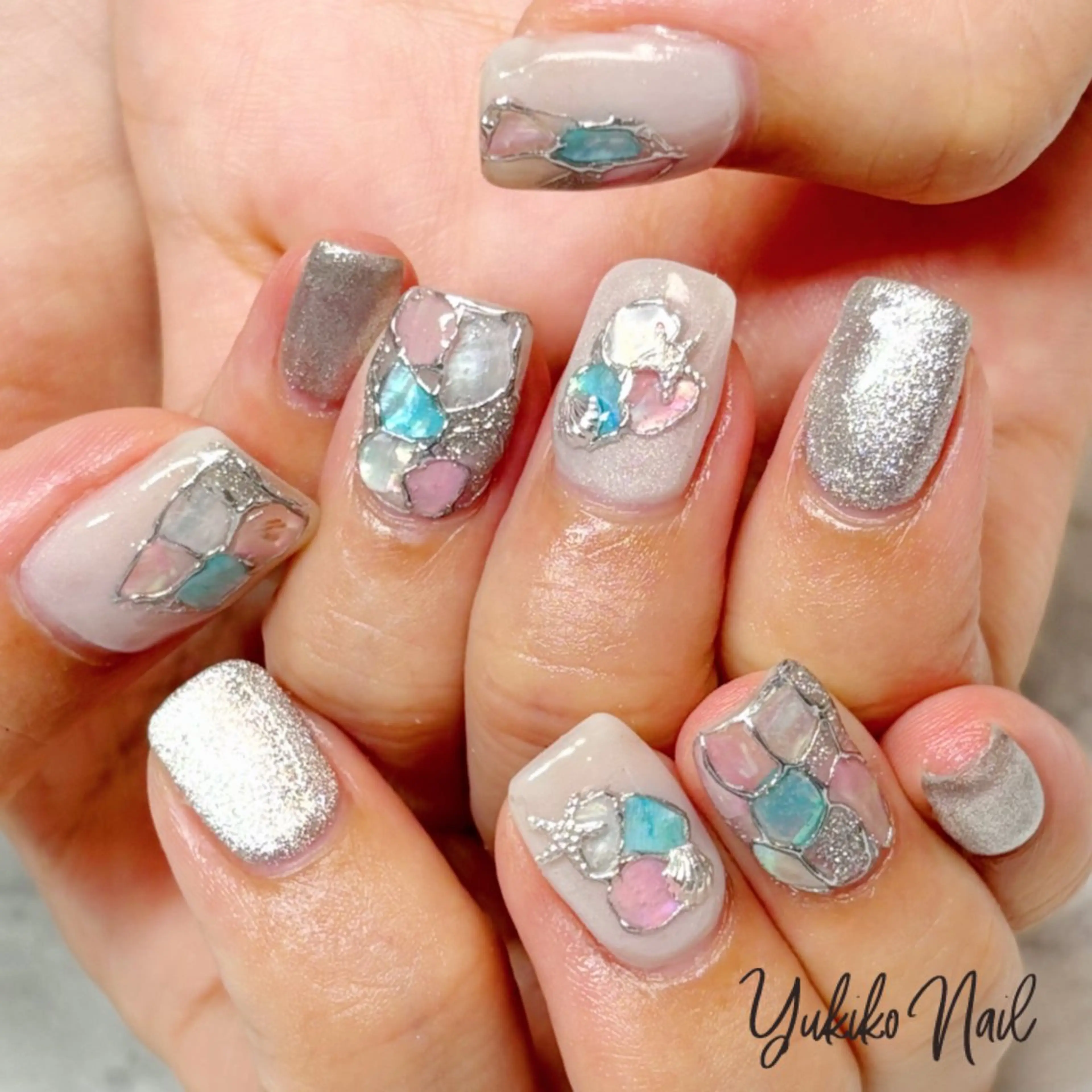 ネイル ミラーネイル シルバー 夏ネイル ハンドネイル ユキコ ネイルのネイルデザイン