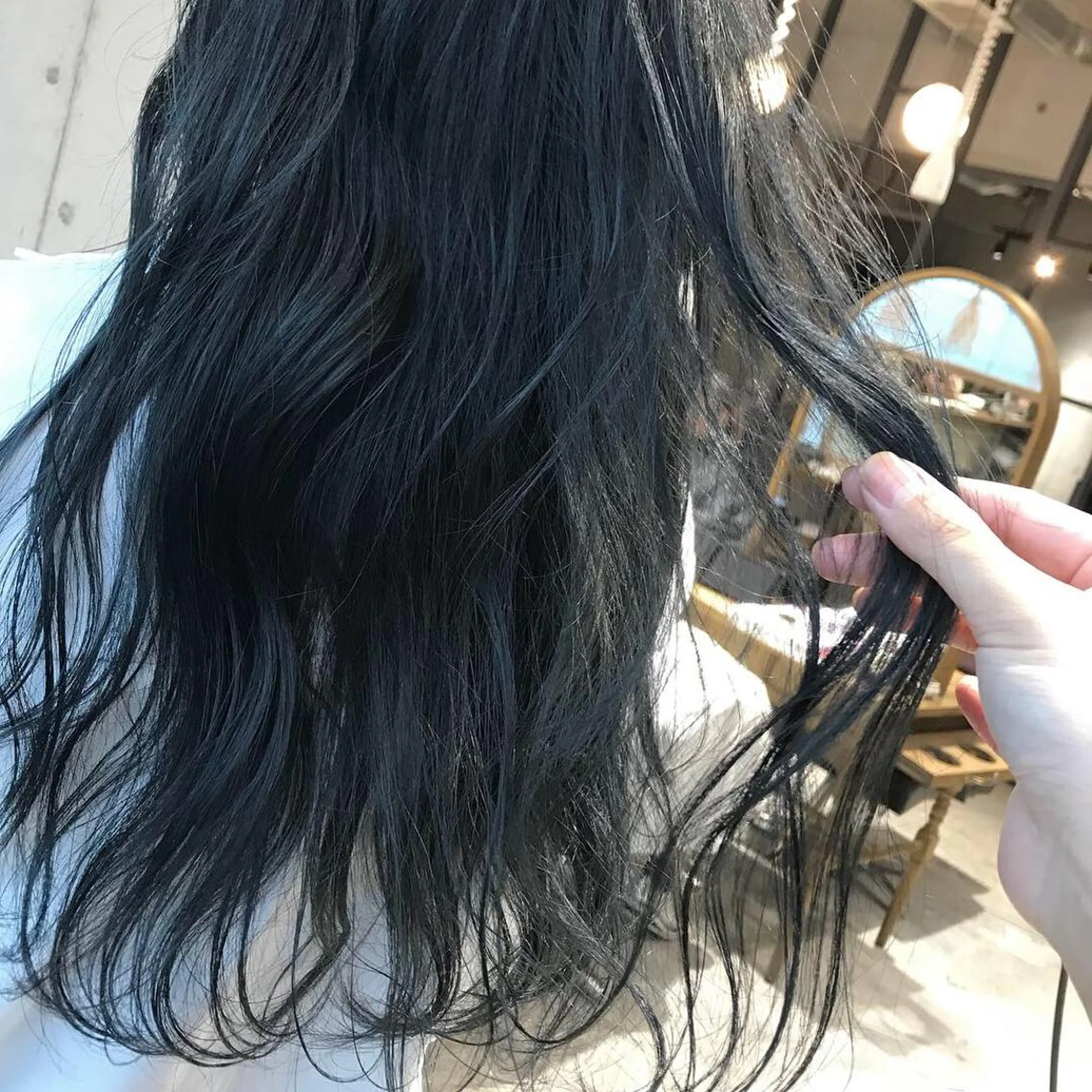 ロング アッシュ 緑川 瑞穂のヘアスタイル
