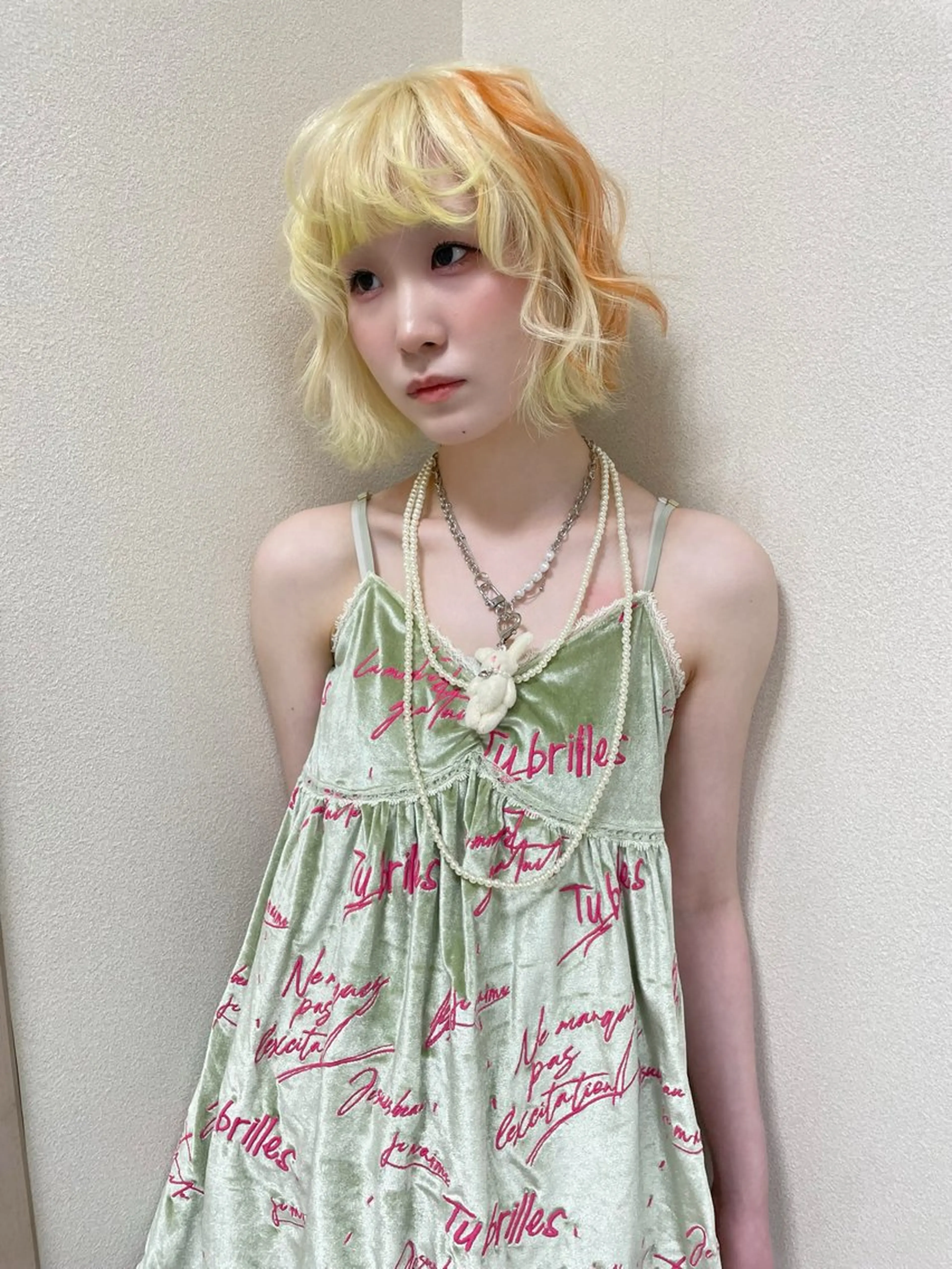 ミディアム カラー 沢井 優衣のヘアスタイル