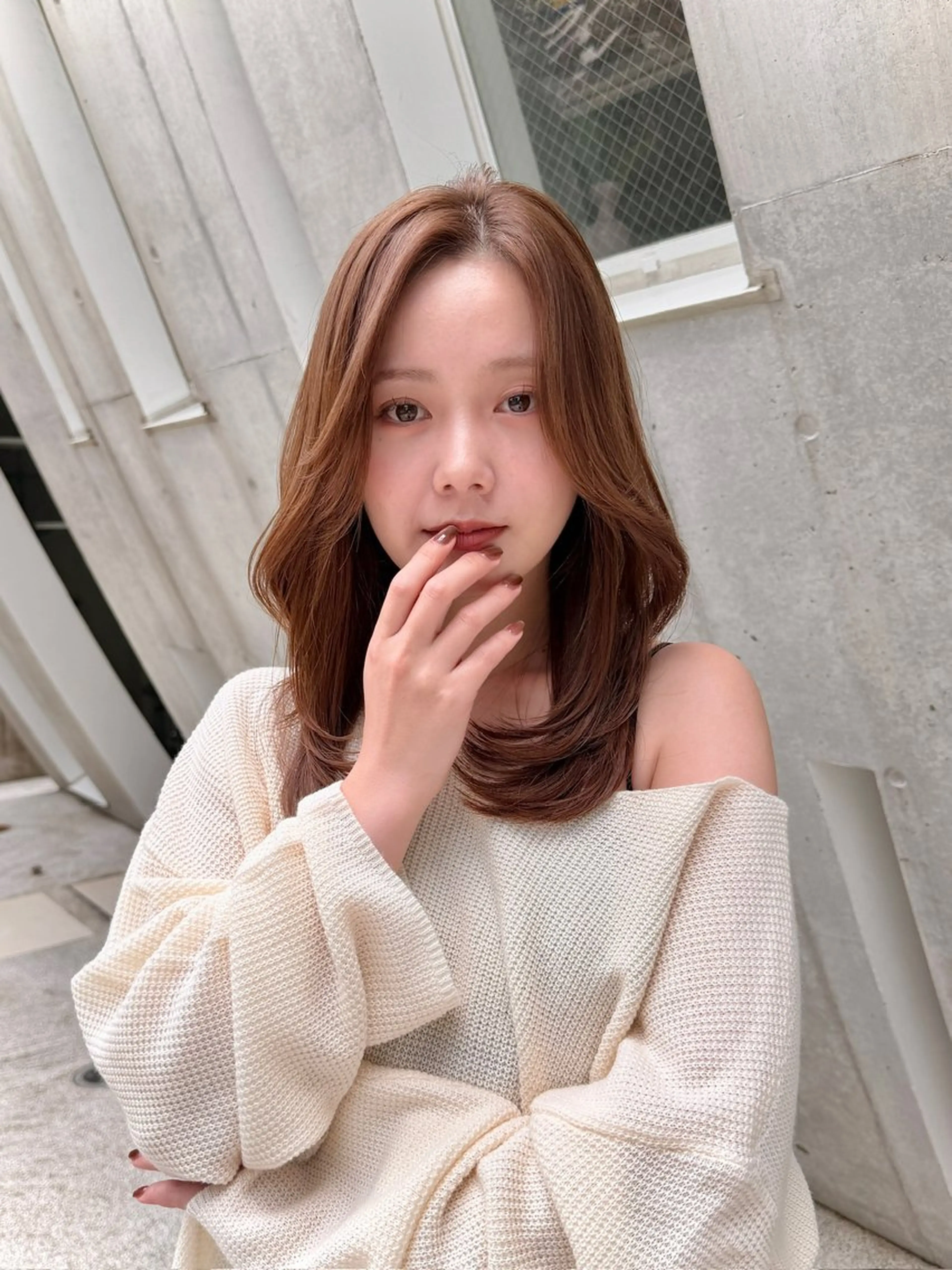 セミロング カラー セミロングレイヤー ブリーチ ブラウンカラー ダブルカラー ブリーチなしカラー カット ヘアカラー トリートメント レイヤー/グレージュ 渋谷表参道/小森波琉のヘアスタイル