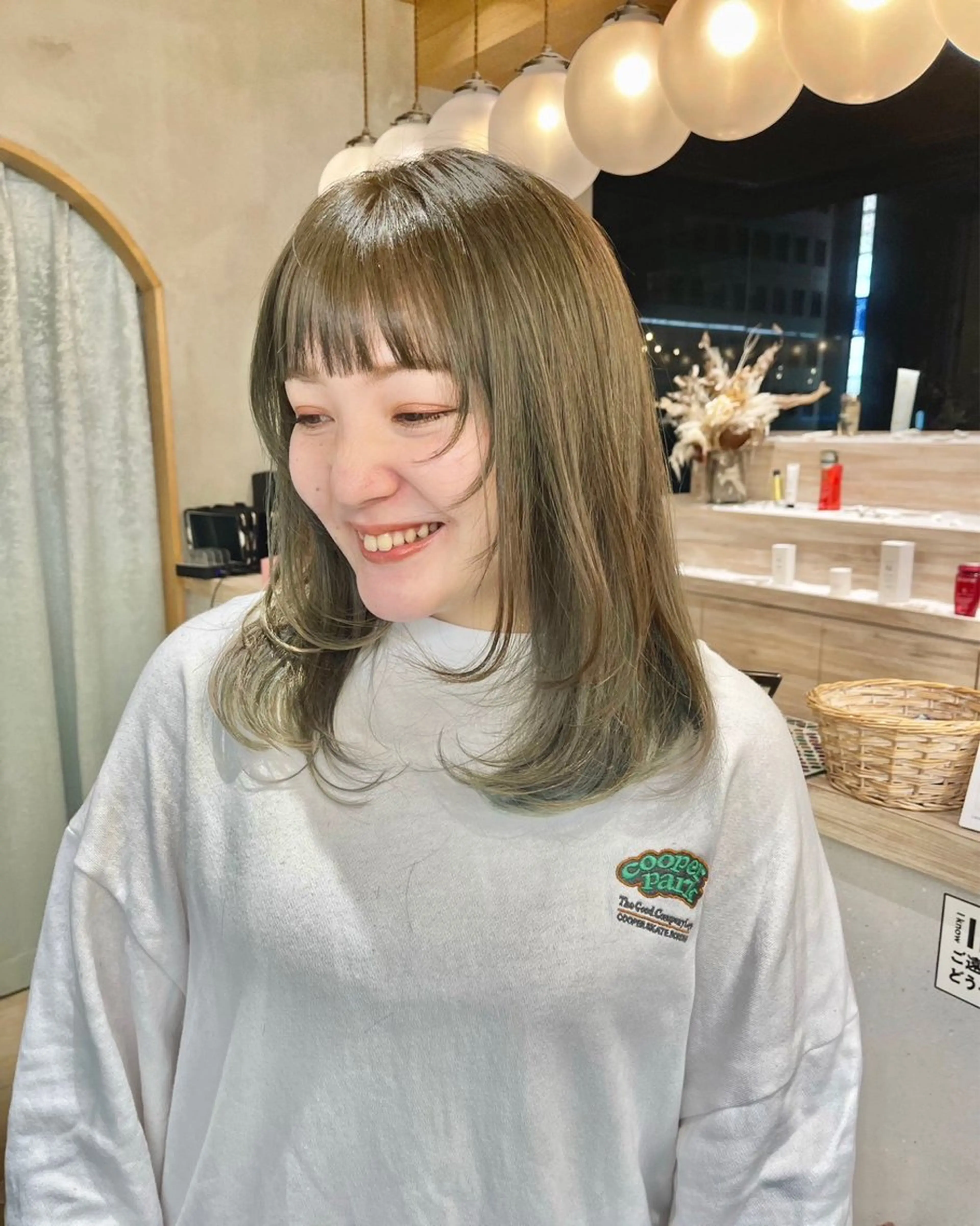 セミロング カット ヘアカラー トリートメント 🩵縮毛矯正/ブリー チ/髪質改善/いつかのヘアスタイル