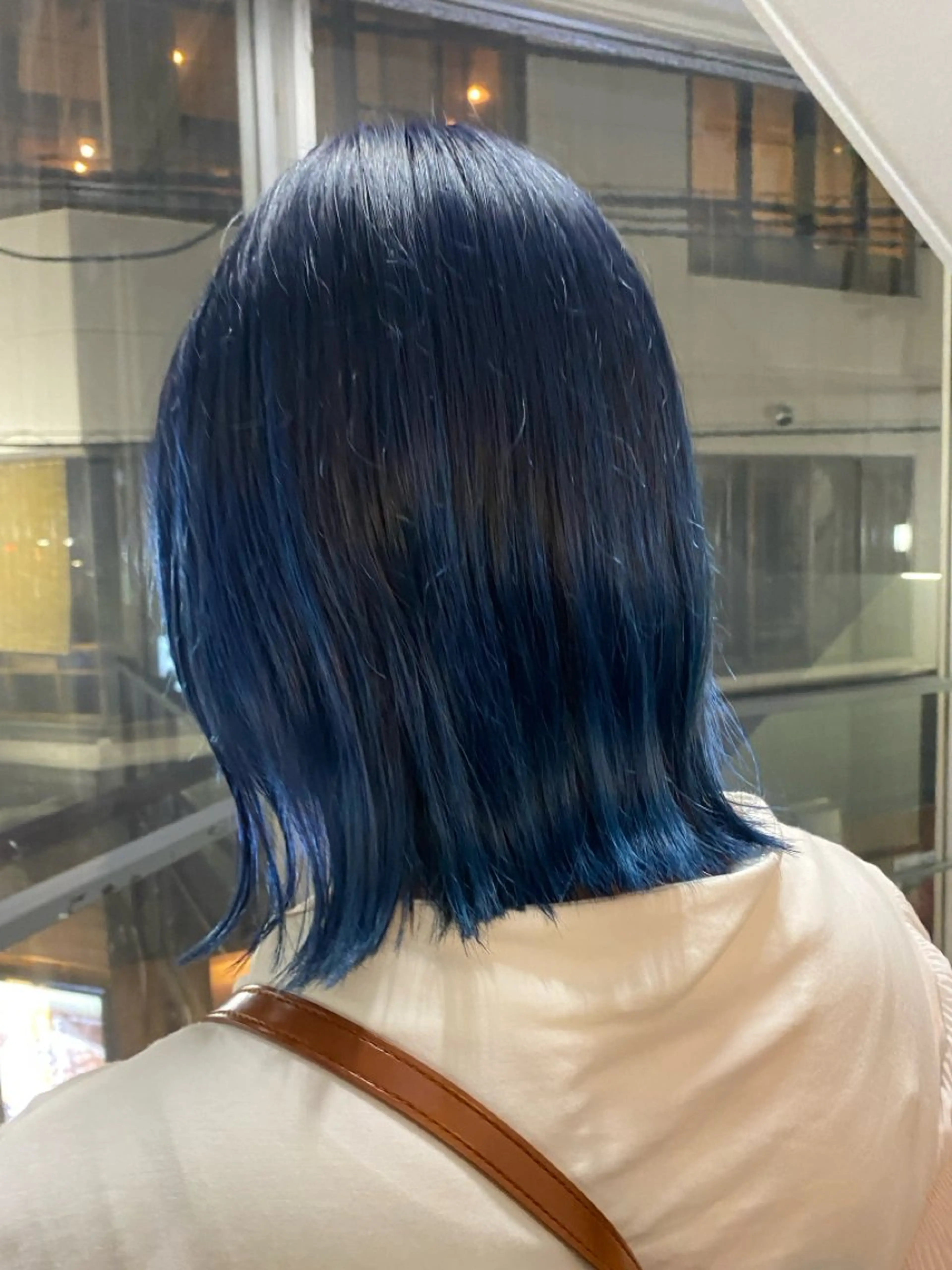 ミディアム カラー ブルーカラー グラデーションカラー ネイビーカラー ケアストレート ハナシロミサキのヘアスタイル