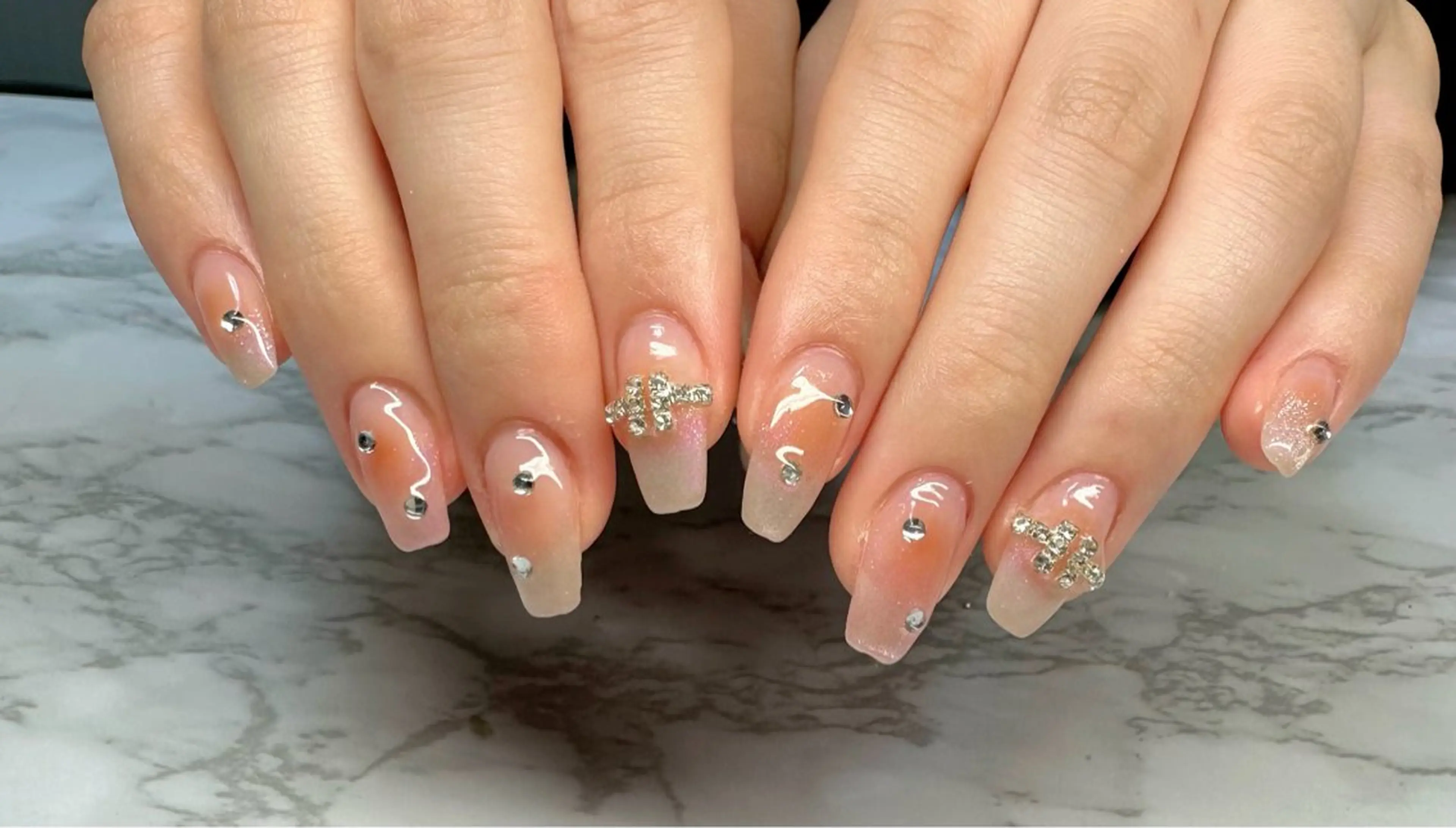 ネイル チークネイル フレンチネイル マグネットネイル マグネットフレンチ ニュアンスネイル Mai’s nailのネイルデザイン