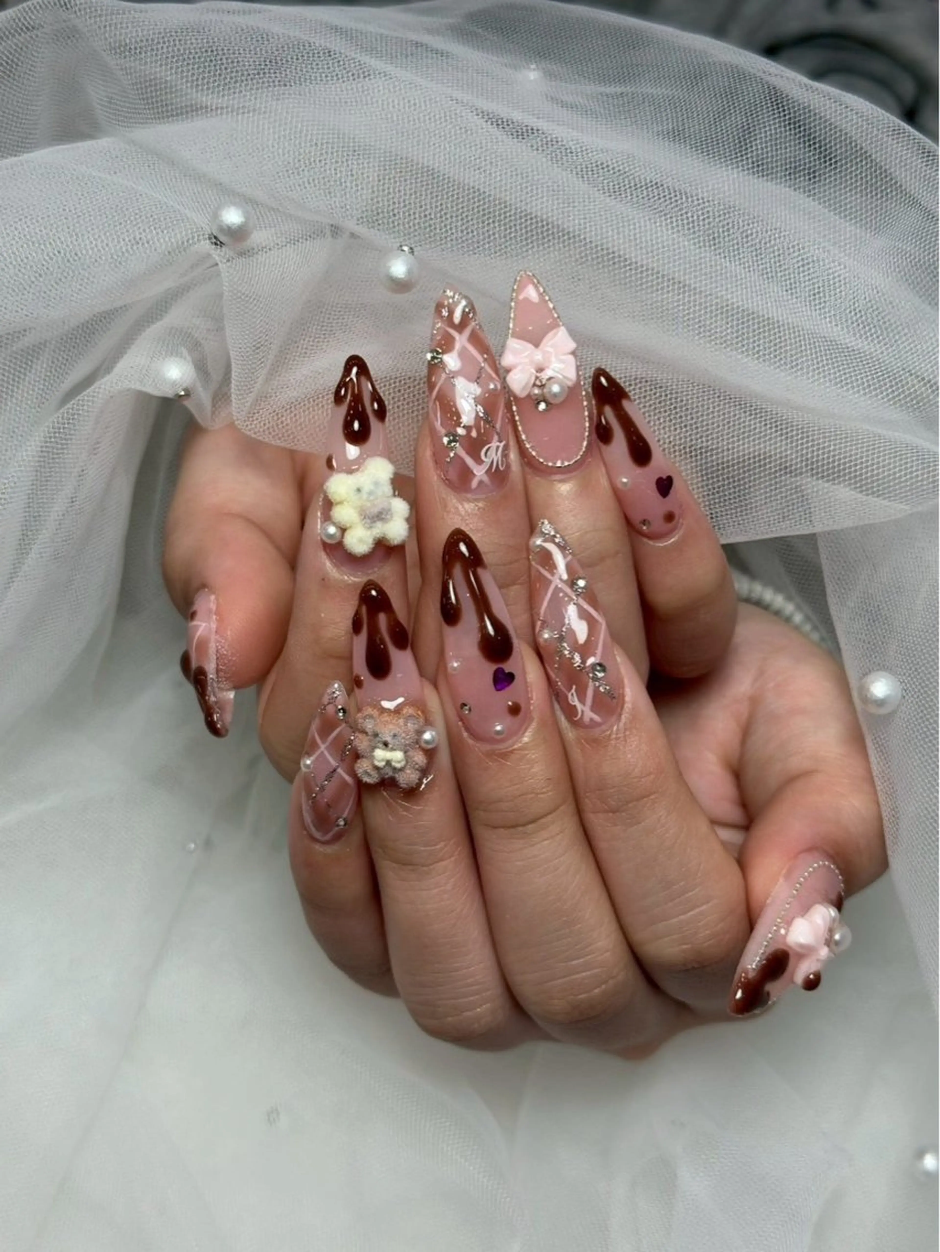 ネイル アートネイル オーロラネイル チークネイル 長さ出し フットネイル ハンドネイル ハンドケア Mio_ Noiranailのネイルデザイン