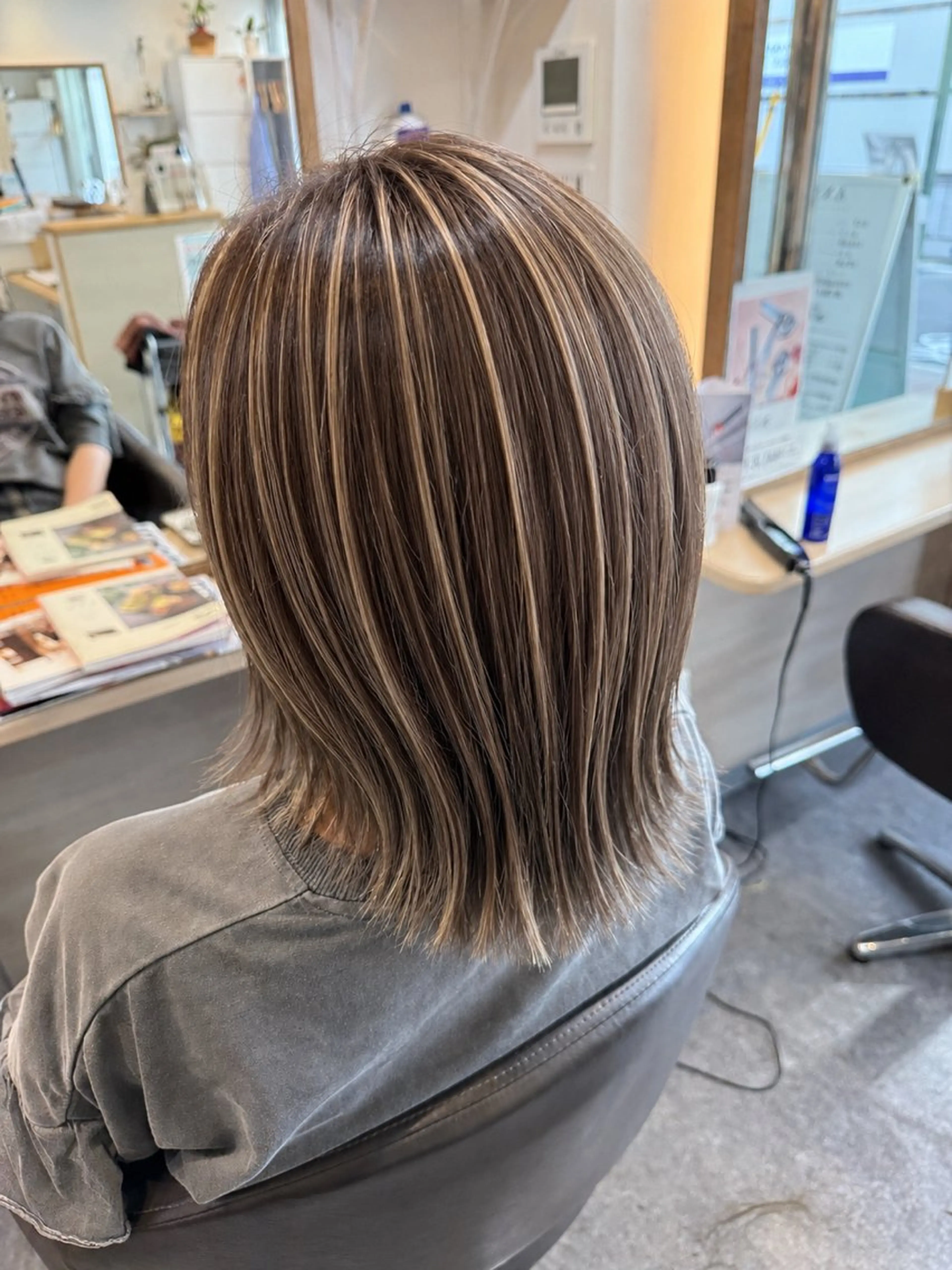 ミディアム 切りっぱなしボブ アッシュ ボブ 外国人風カラー ハイライト カット ヘアカラー 🧊メンズ/ギャル/ ブリーチカラー🧊のヘアスタイル