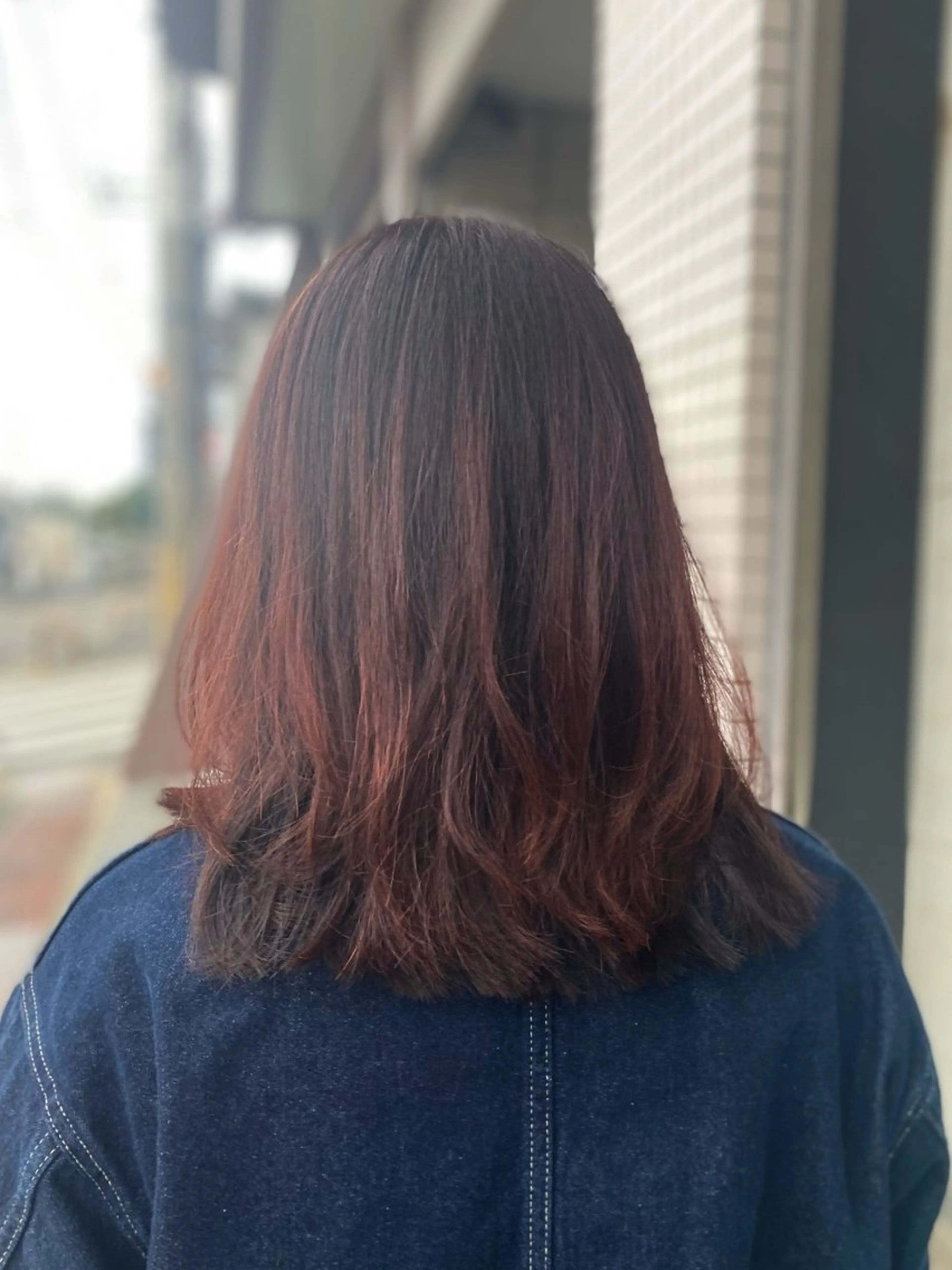 セミロング カラー ハイライトカラー イルミナカラー ハイライト カット ヘアカラー トリートメント Aphrodite 横手 亜紀のヘアスタイル