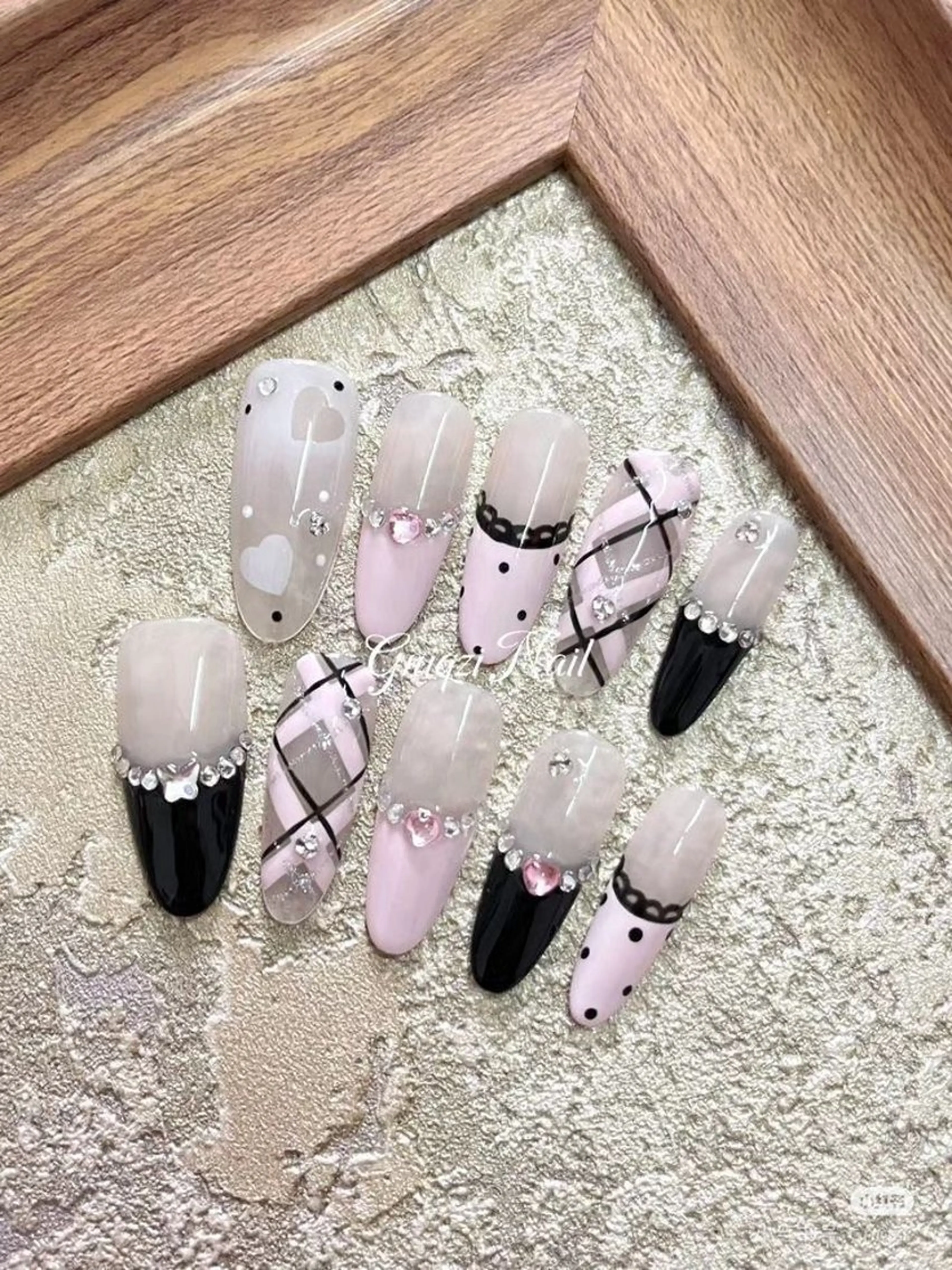 カラー グラデーションカラー ピンクカラー ハンドネイル AIN Nailのネイルデザイン