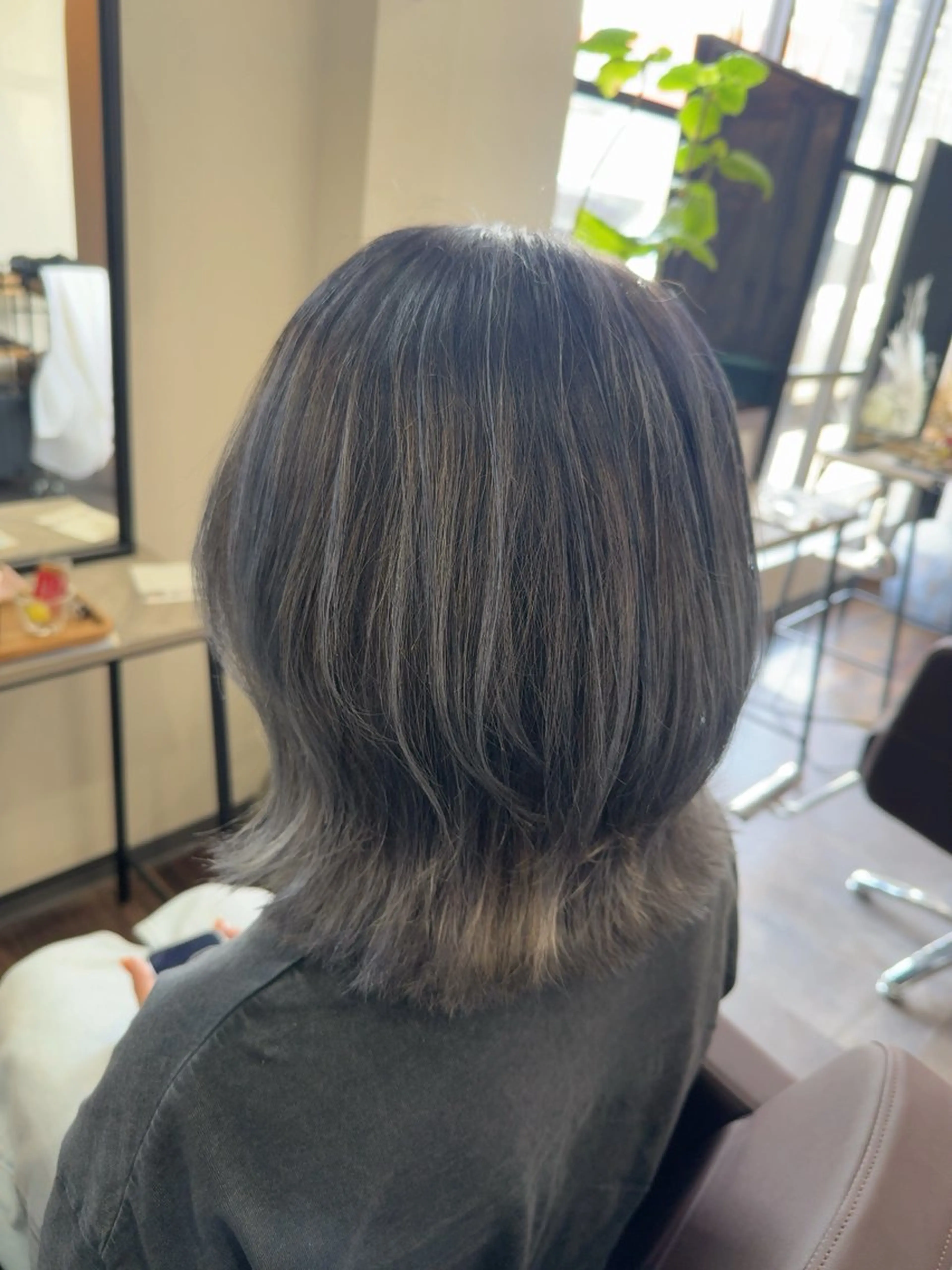 ミディアム カラー バレイヤージュ ブルーカラー ブルーグレー レイヤーカット MASA .のヘアスタイル