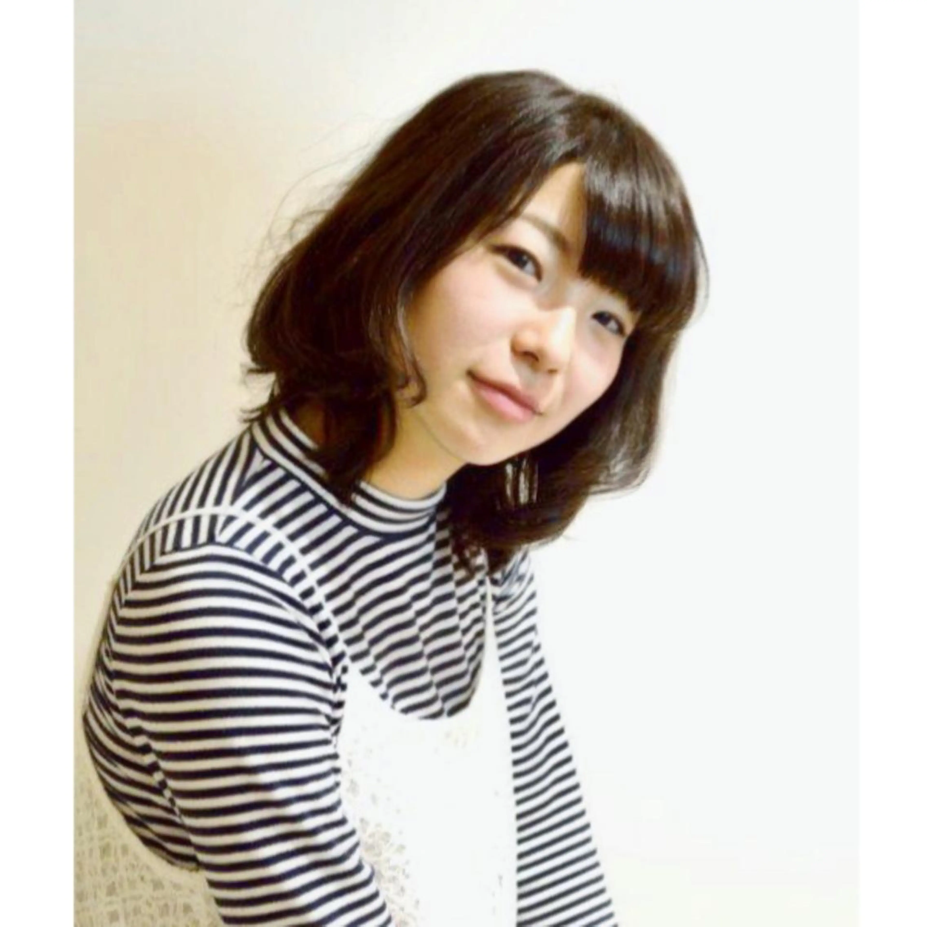 セミロング カラー ベージュカラー フォギーベージュ カット ヘアカラー 佐藤 美紅のヘアスタイル