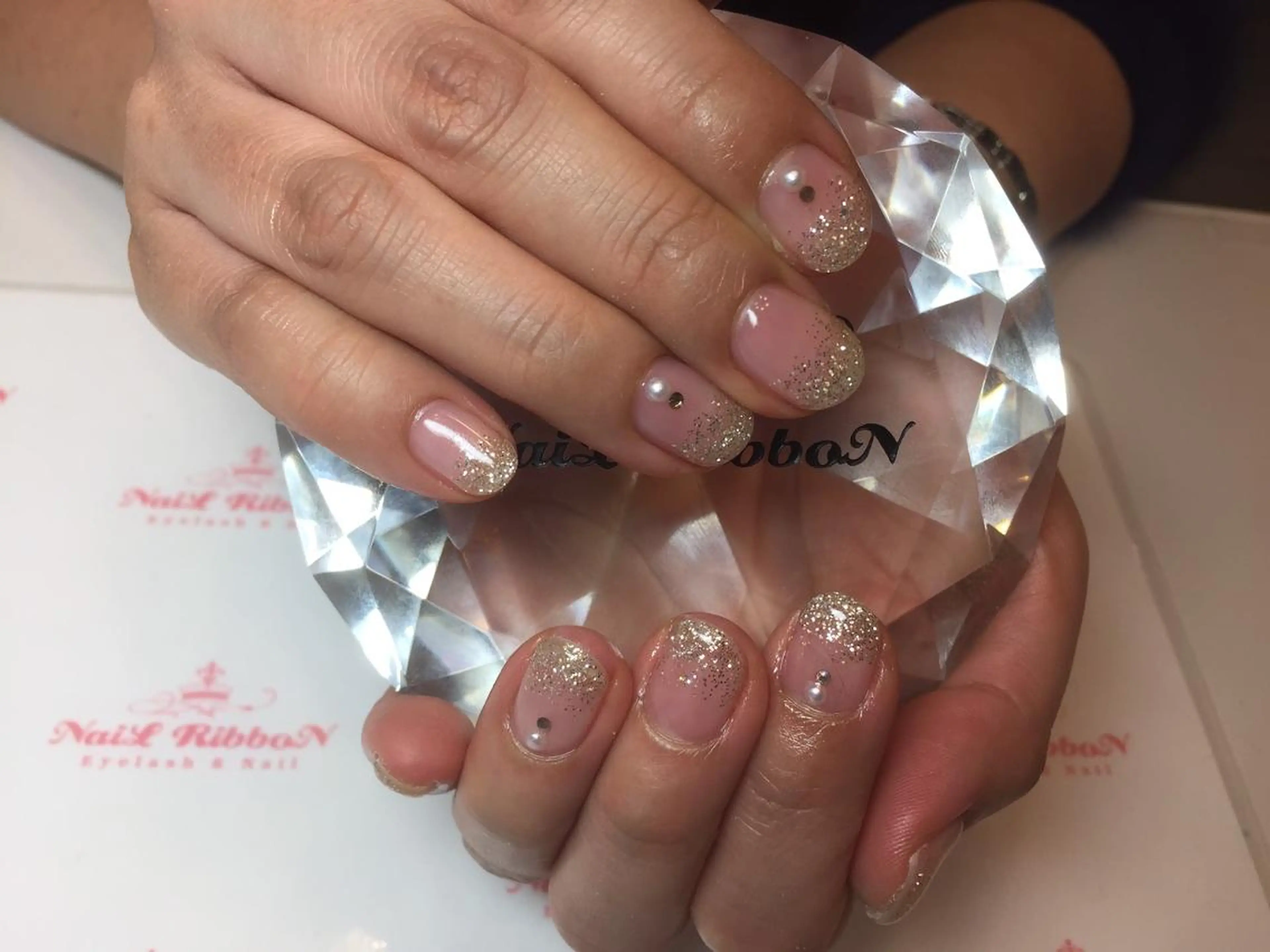 ネイル ネイルリボン 受付スタッフのネイルデザイン