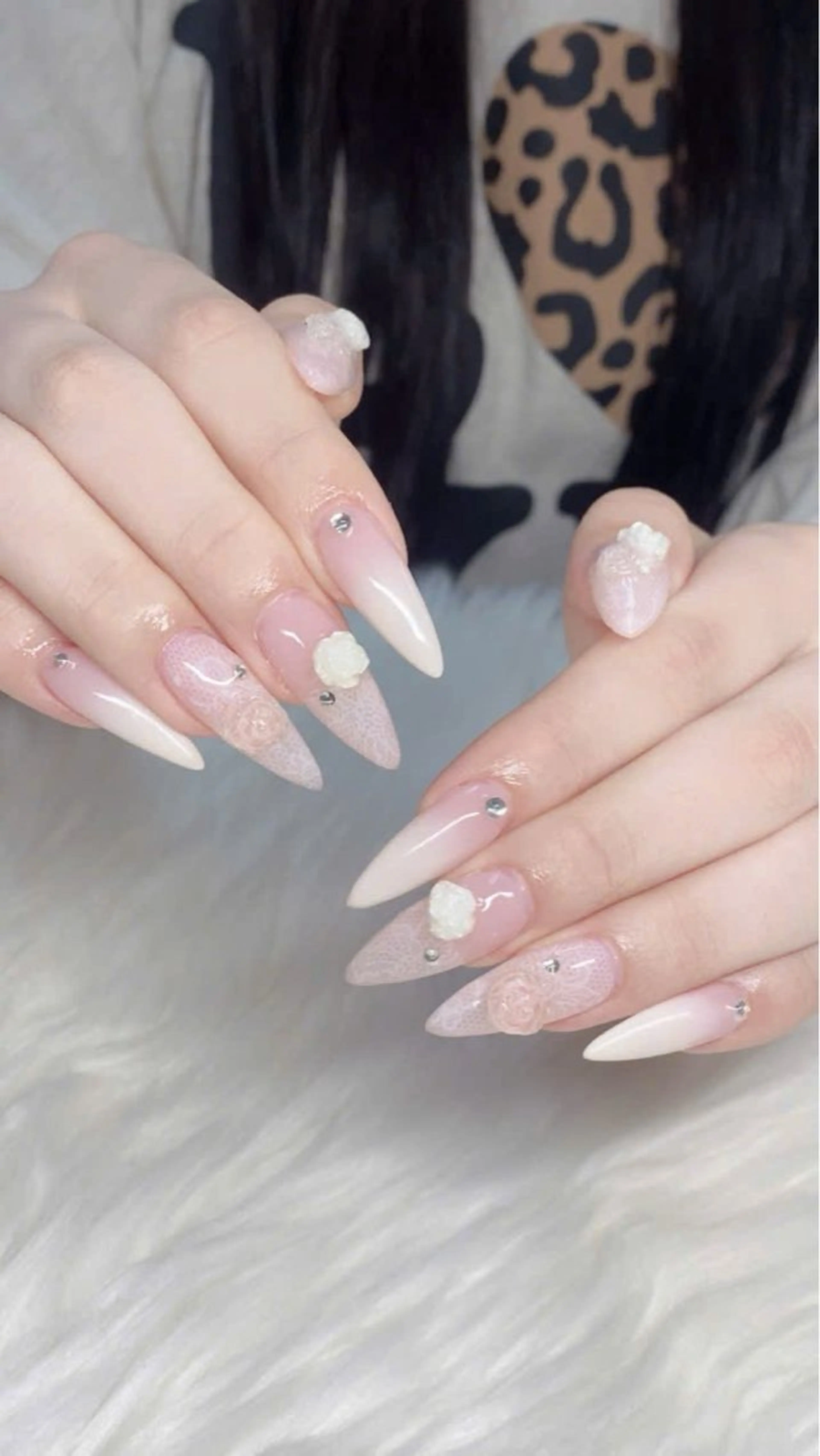 ネイル フレンチネイル グラデーション 韓国ネイル マグネットネイル ニュアンスネイル ハンドネイル ハンドケア Hara Nail 【パラジェル使用】のネイルデザイン