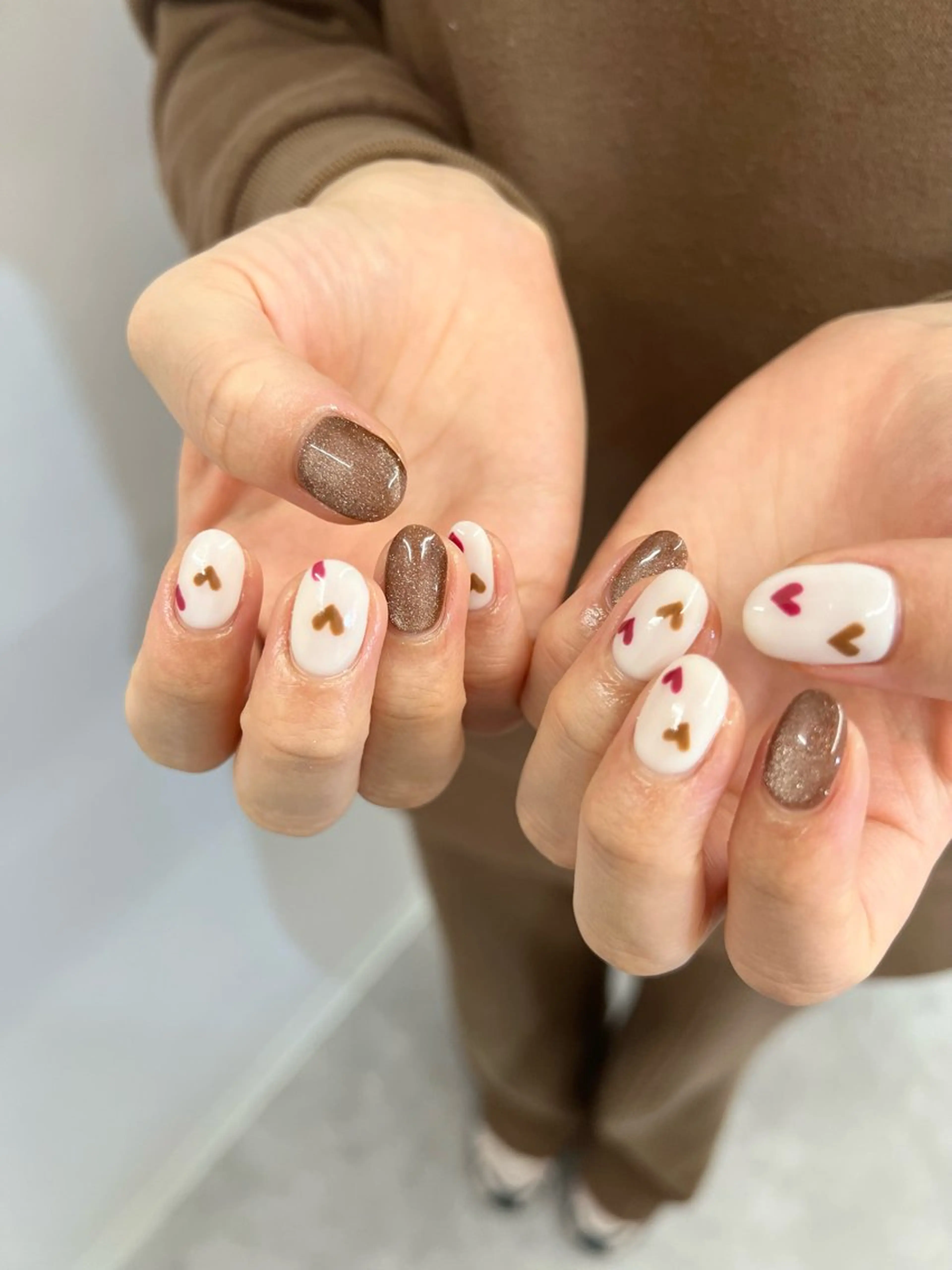 ネイル ブラウン ジェルネイル ハート マグネットネイル ニュアンスネイル ハンドネイル ハンドケア Bana_ Nailのネイルデザイン