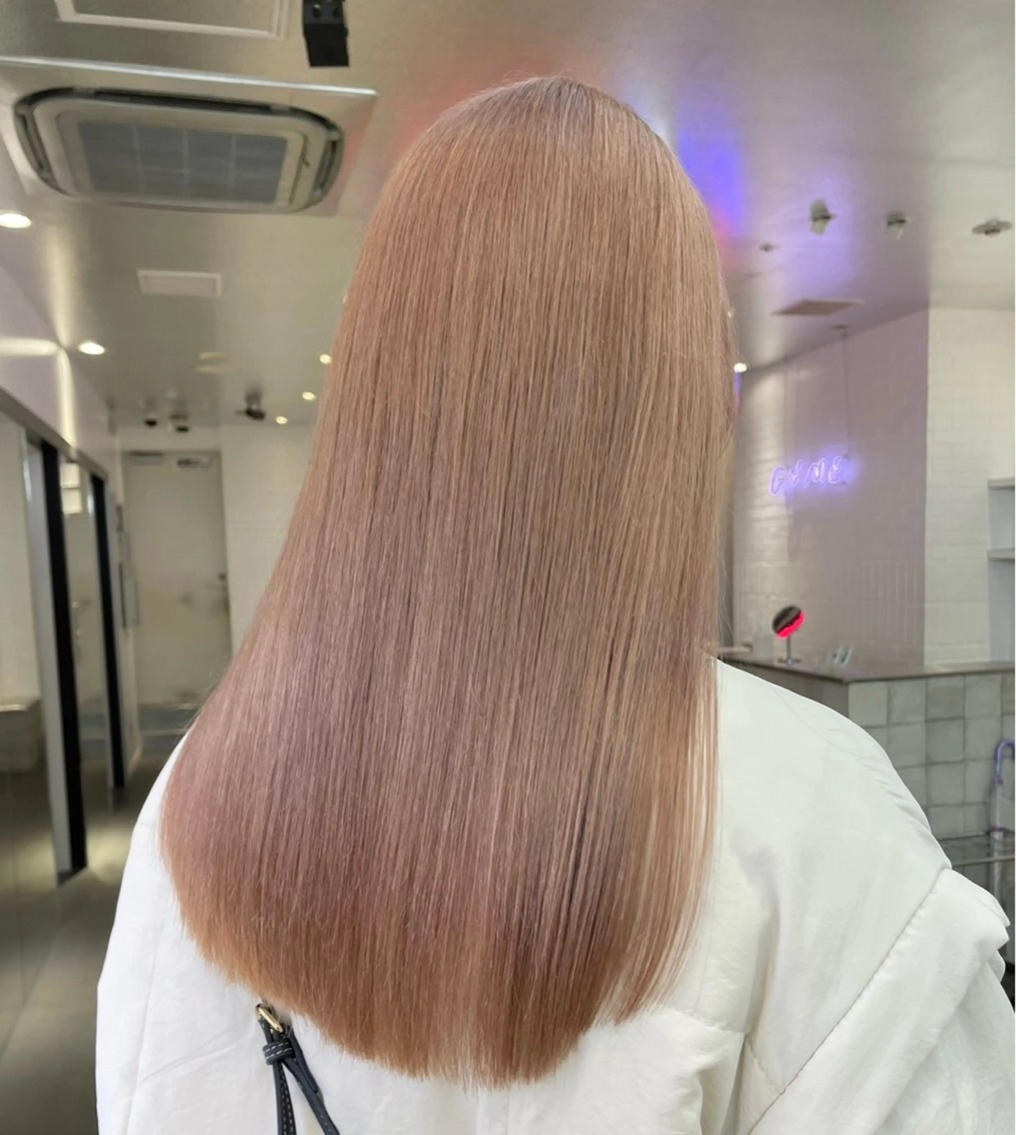 カラー ヘアカラー トリートメント ブリーチカラー×艶 🍨mihoのヘアスタイル